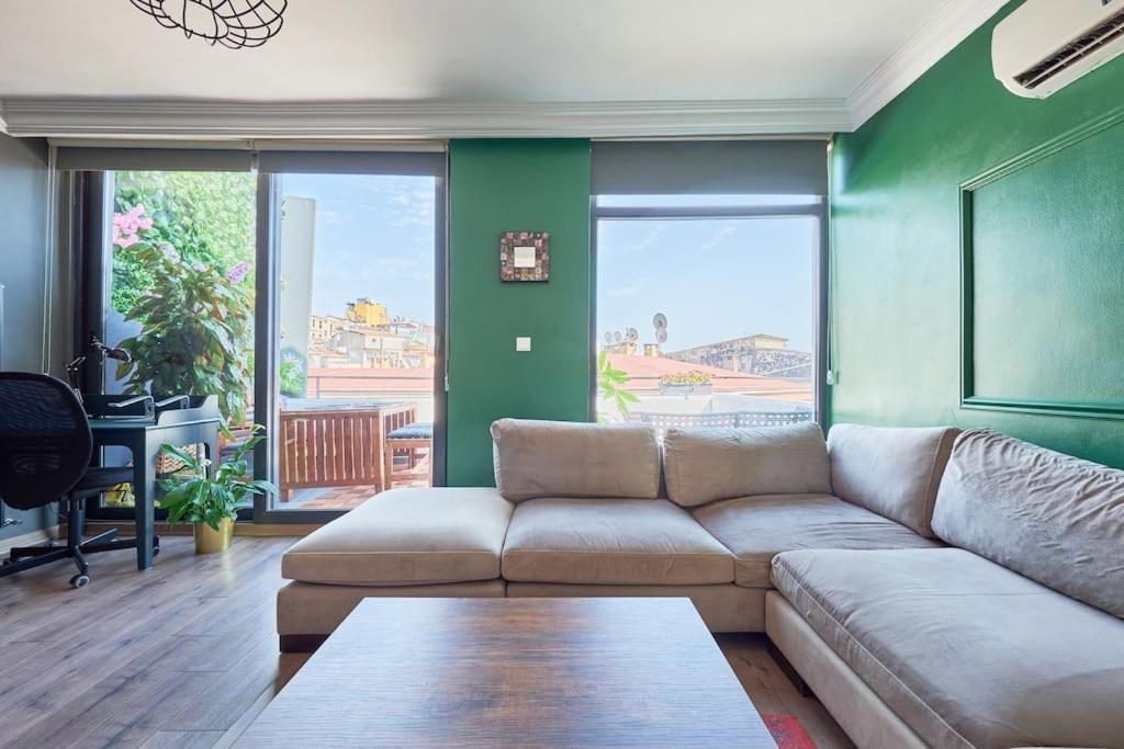 Apartment A Flat In The Center With Terrace Istanbul