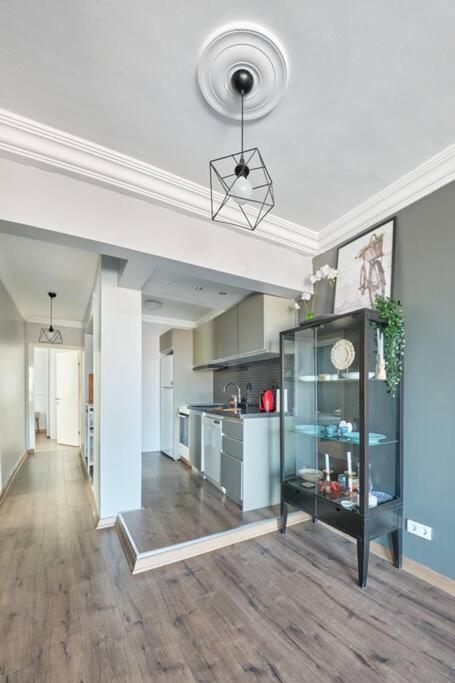 A Flat In The Center With Terrace Apartment