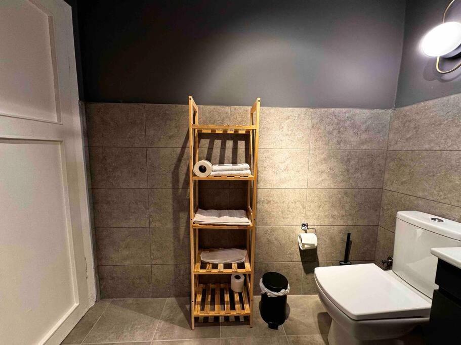 Superior At Center Apartment *