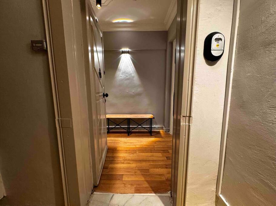 Superior At Center Apartment