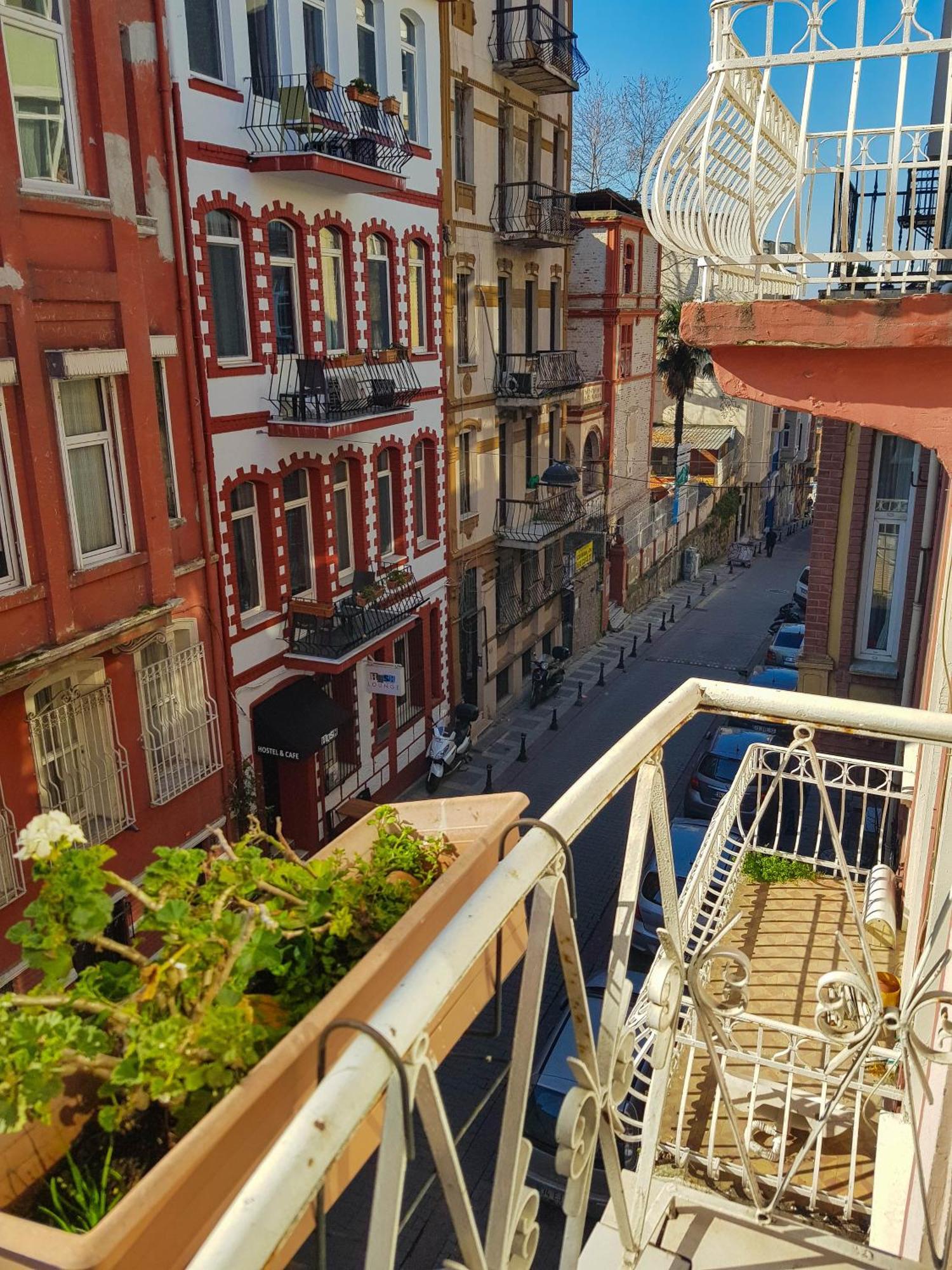 Hush Lounge Hostel Istanbul