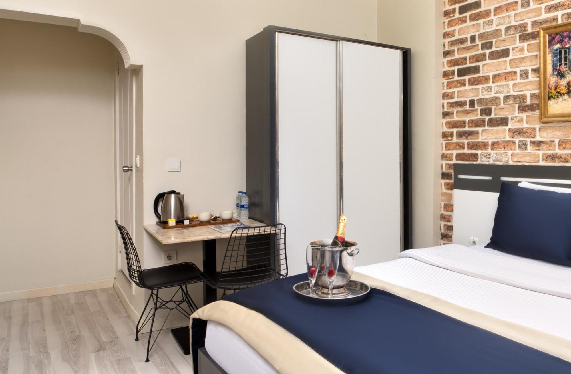 & Hotel 3*