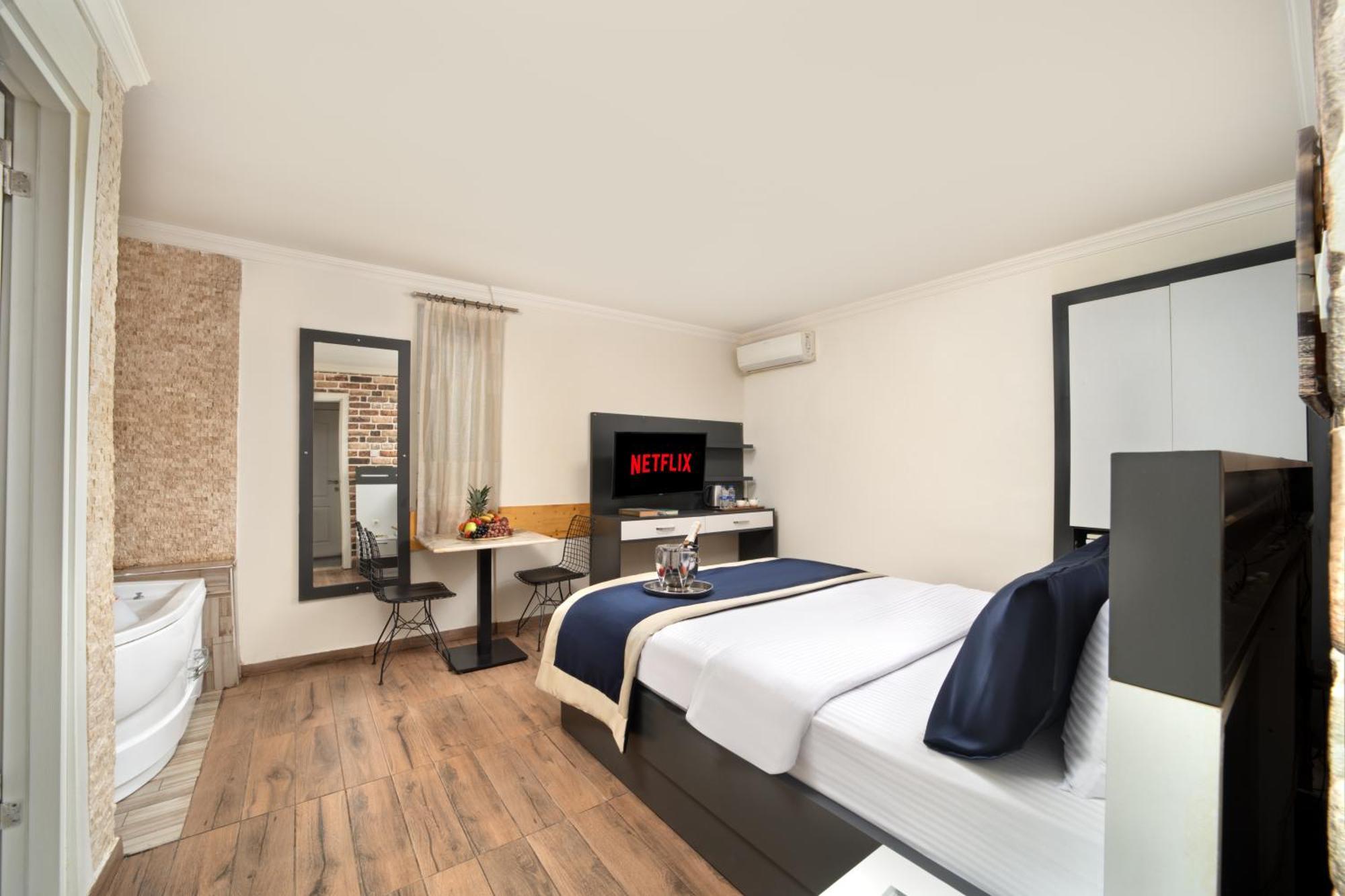 & Hotel