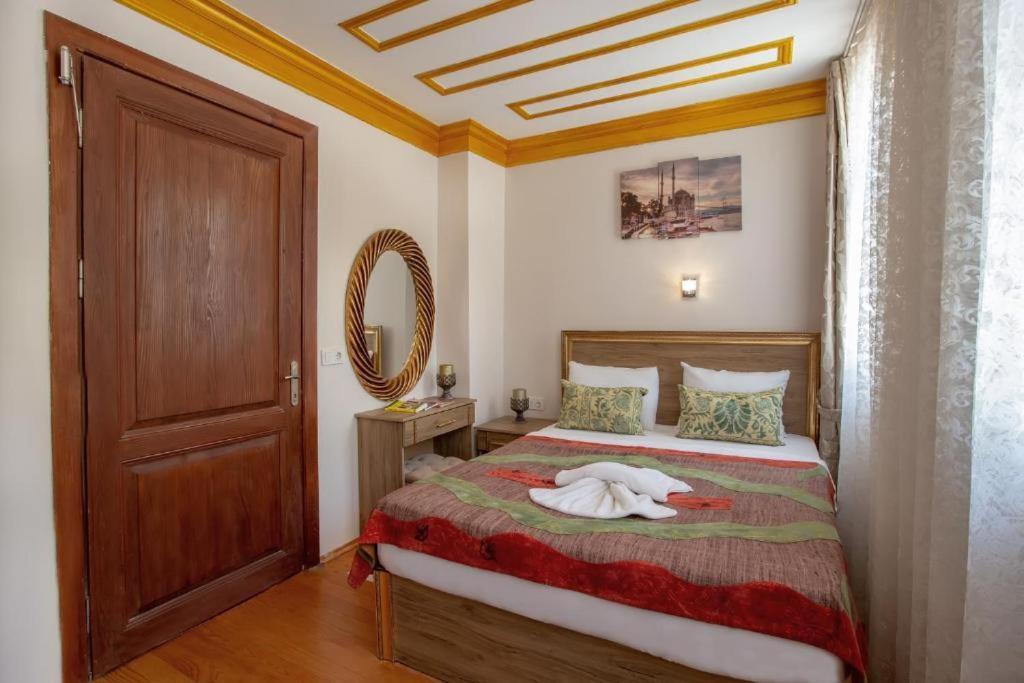 April Hotel