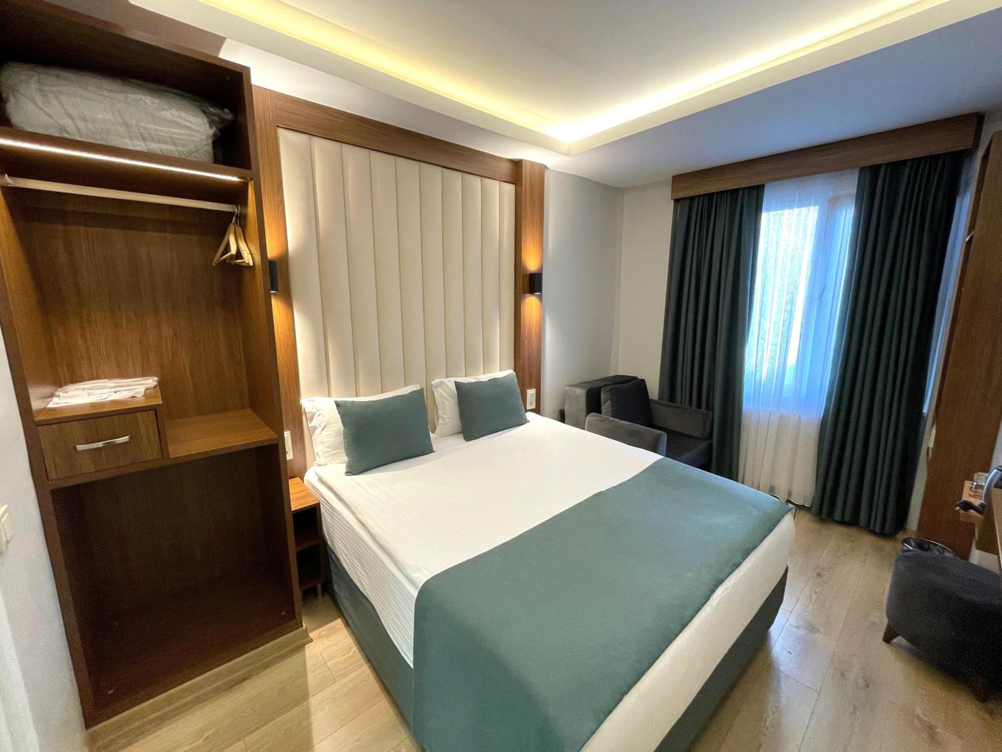 Black Tulip Hotel 4*