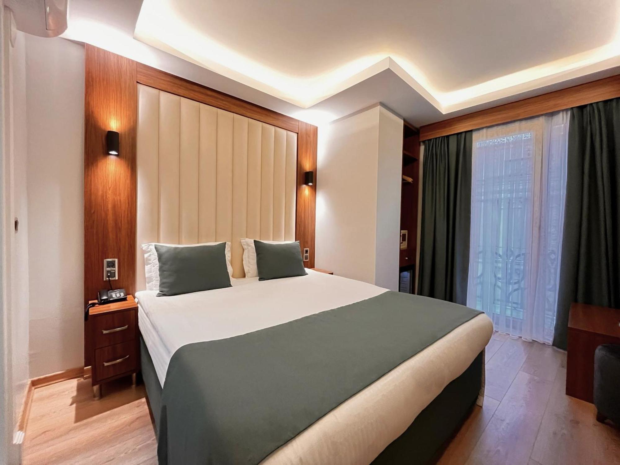 Black Tulip Hotel