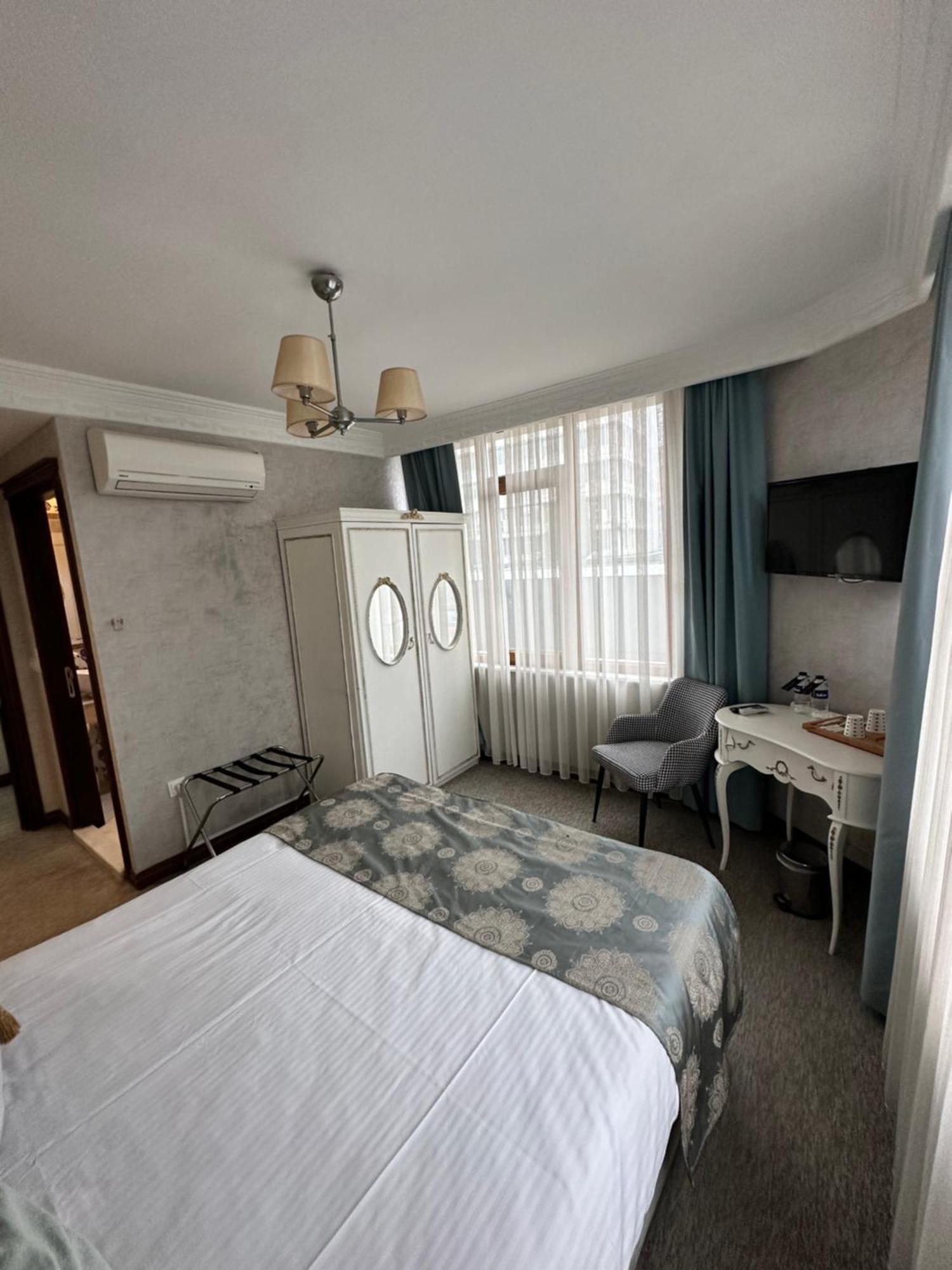 Aly Port Hotel