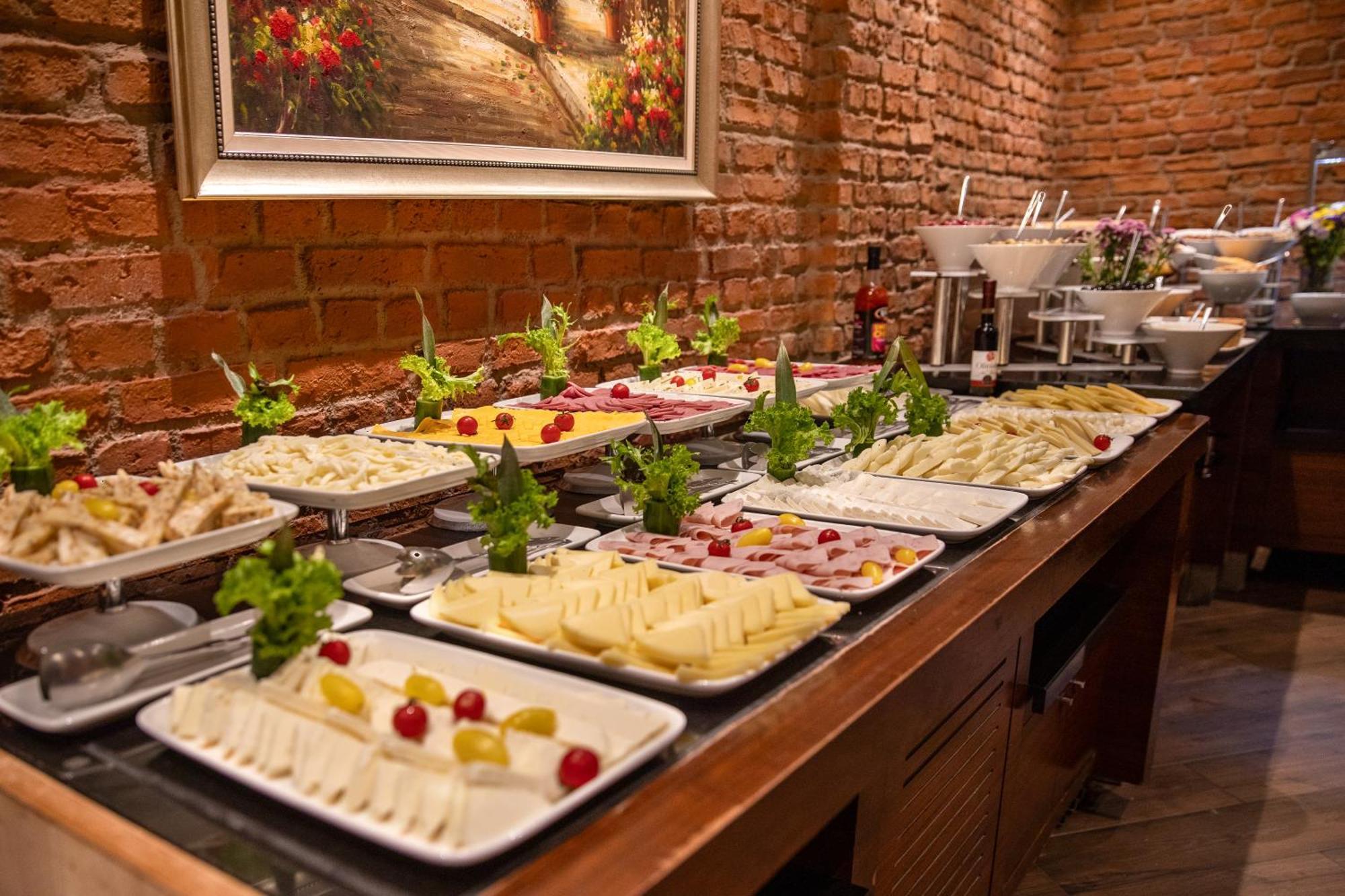 Hotel Grand Aras &