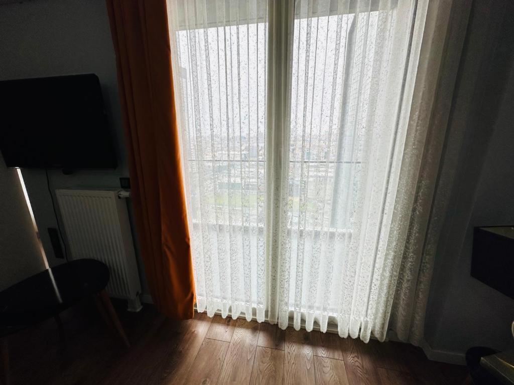 Apartment Lux Next To Outlet In High Floor 26