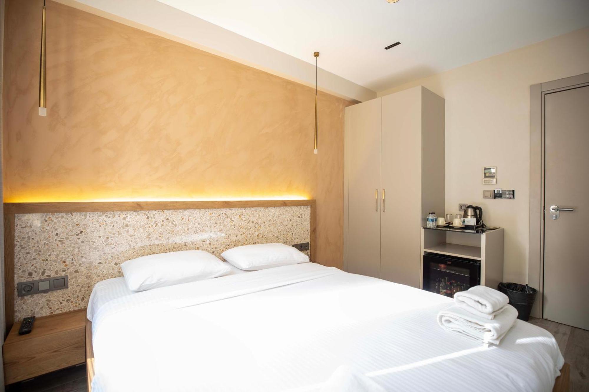 21 Hotel *