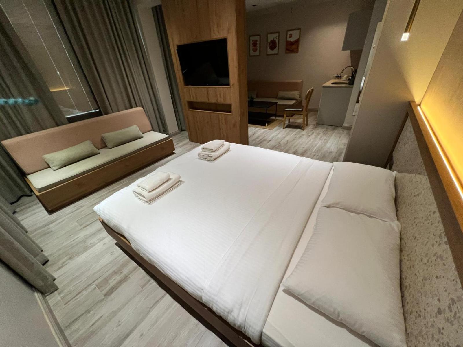 21 Hotel *
