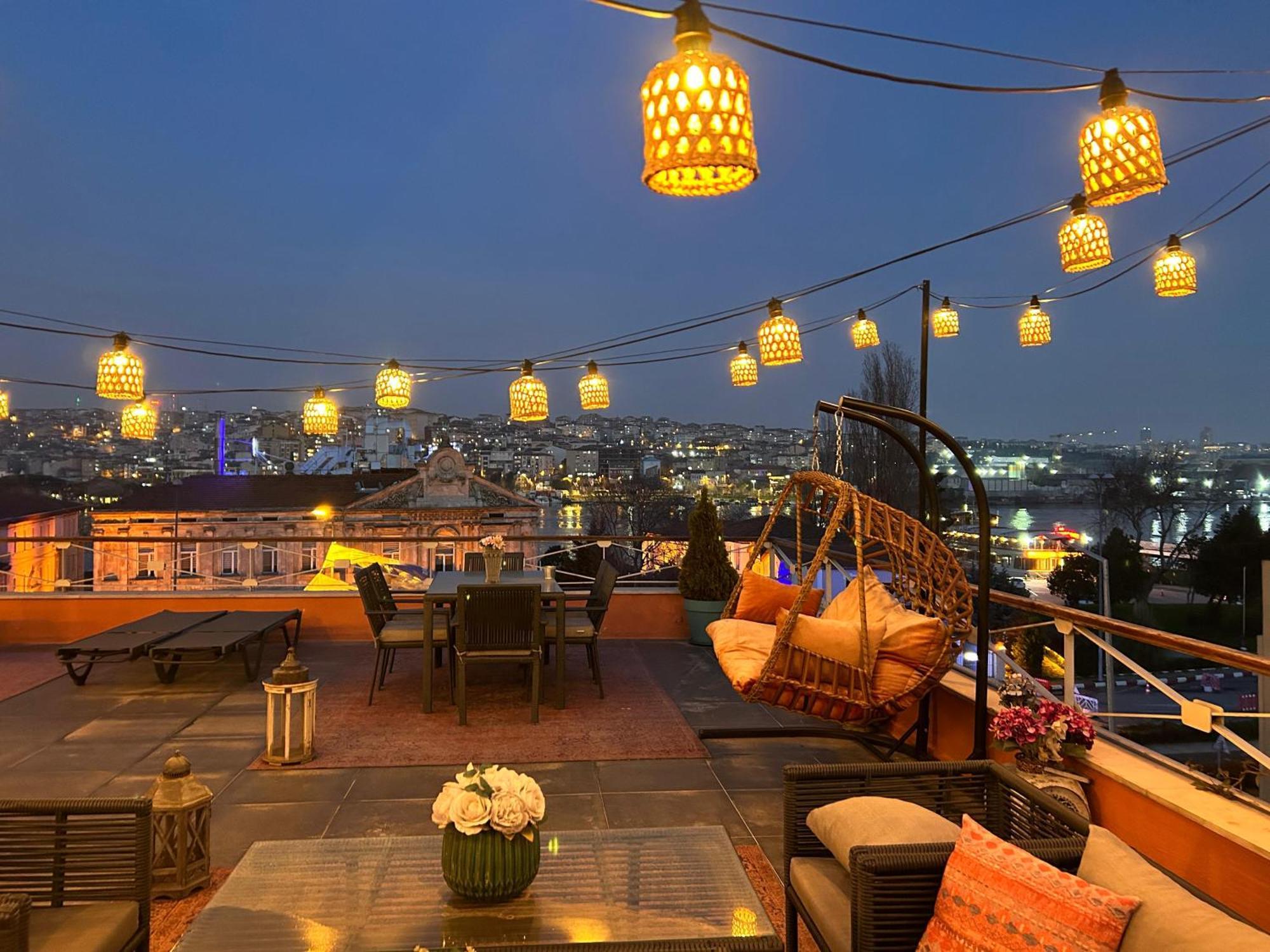 Waterfront By The Tram - Private Terrace With Dome & Golden Horn View In Fatih * İstanbul