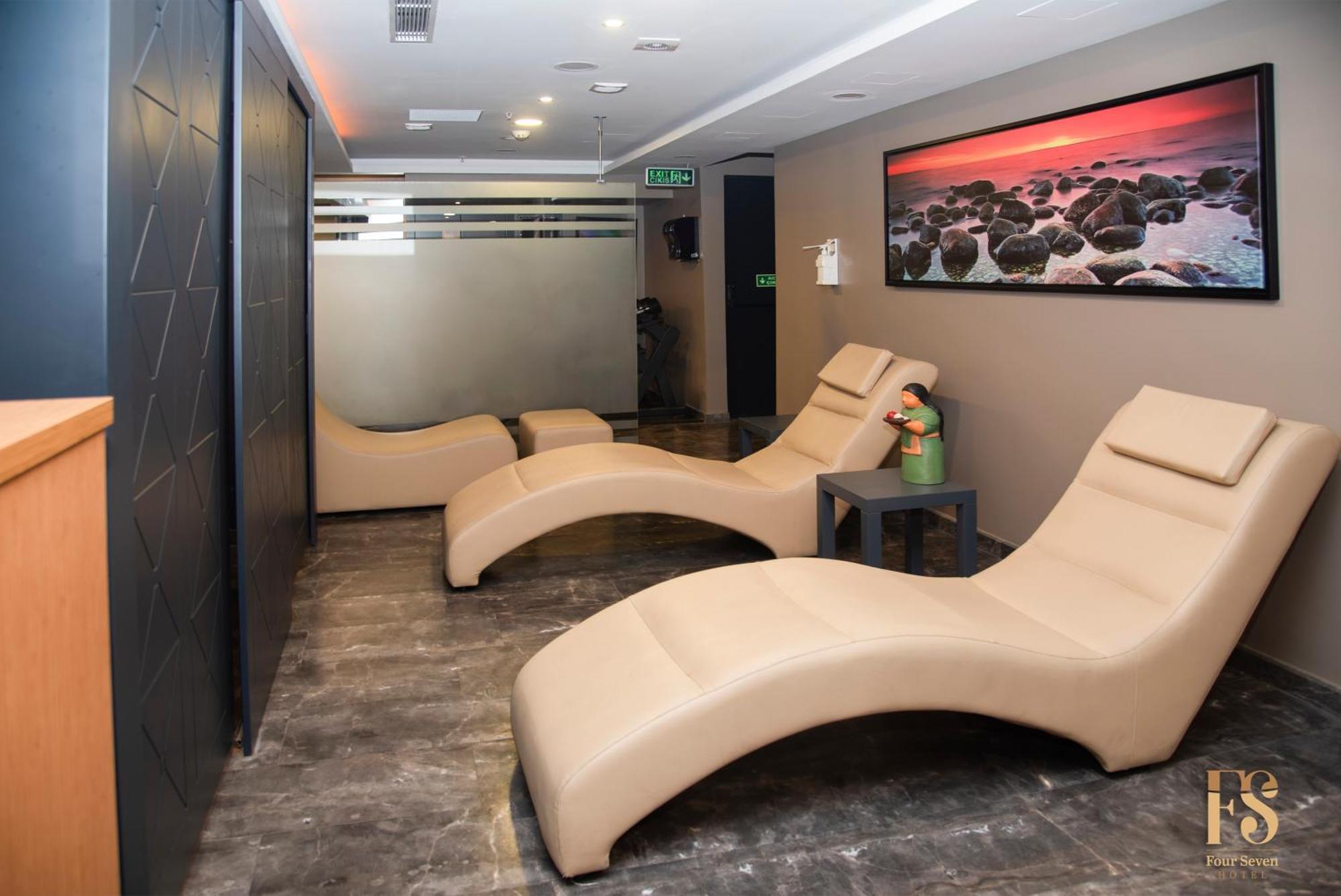 Otel Four Seven 4*