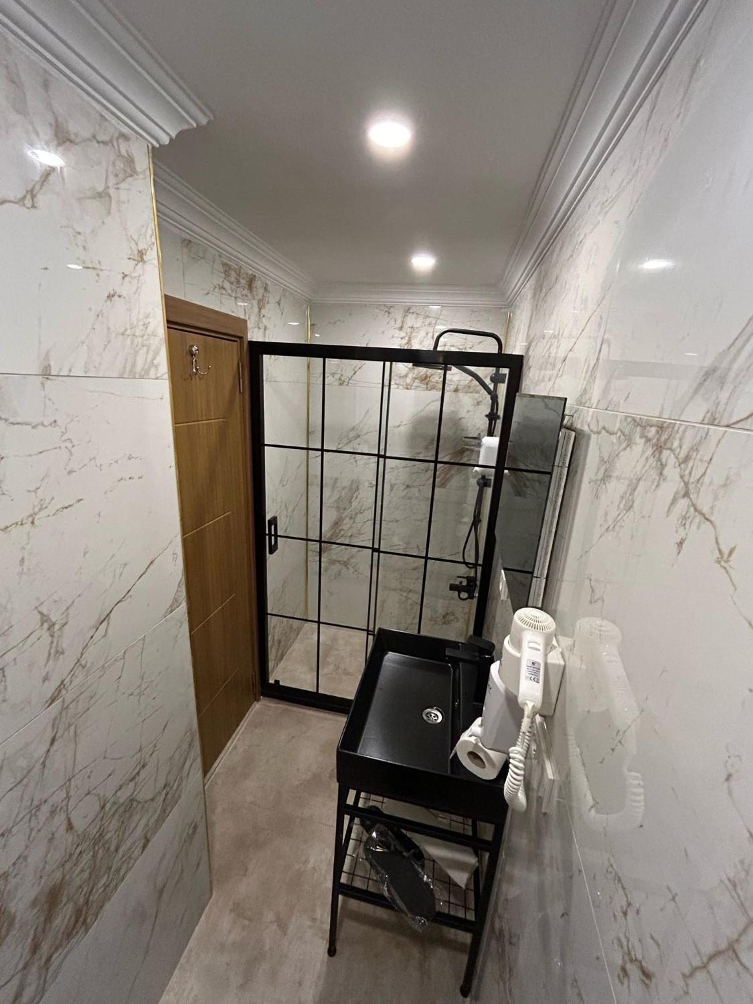 Hira Hotel 3*