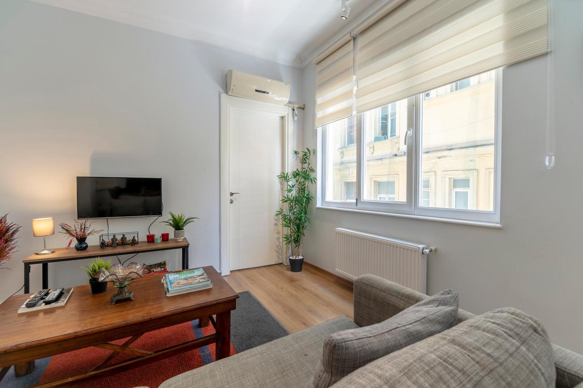 Apartment Charming & Bright In Taksim
