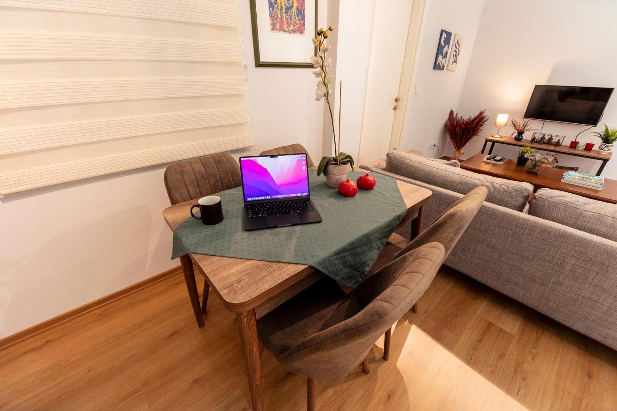 Charming & Bright In Taksim Apartment *