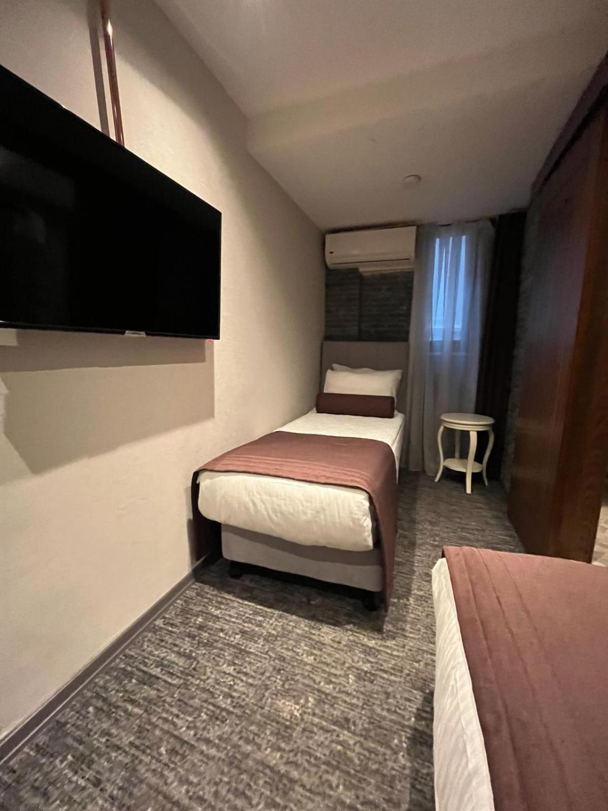 Weingart Port Seaside Hotel *