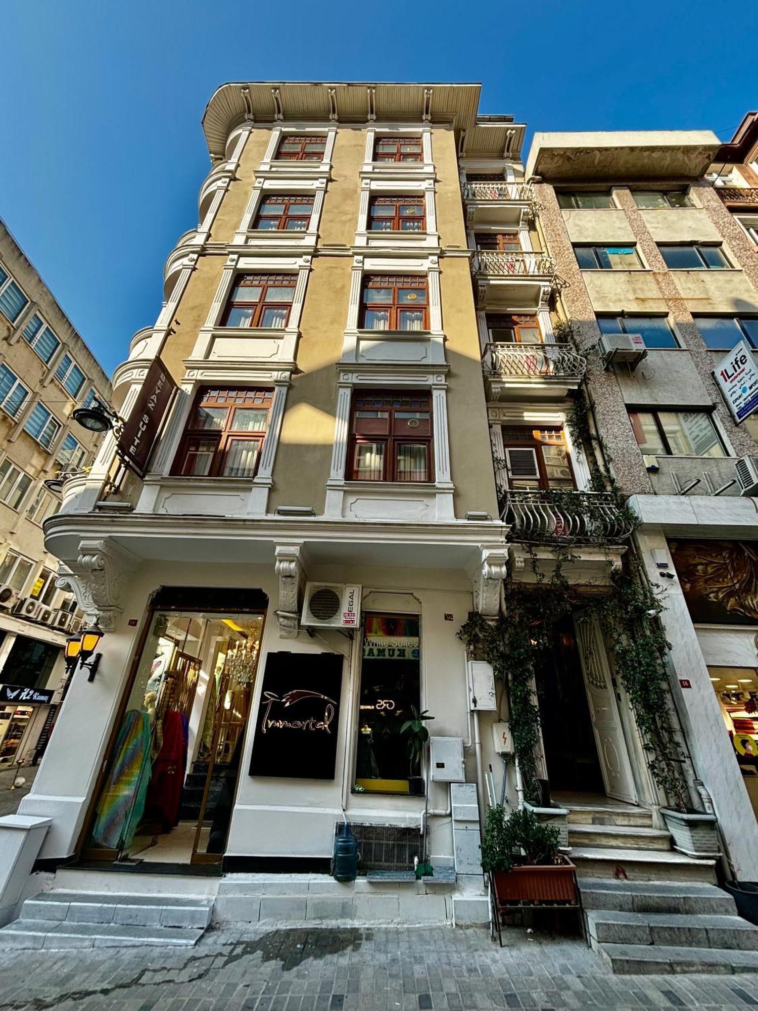 White Aparthotel