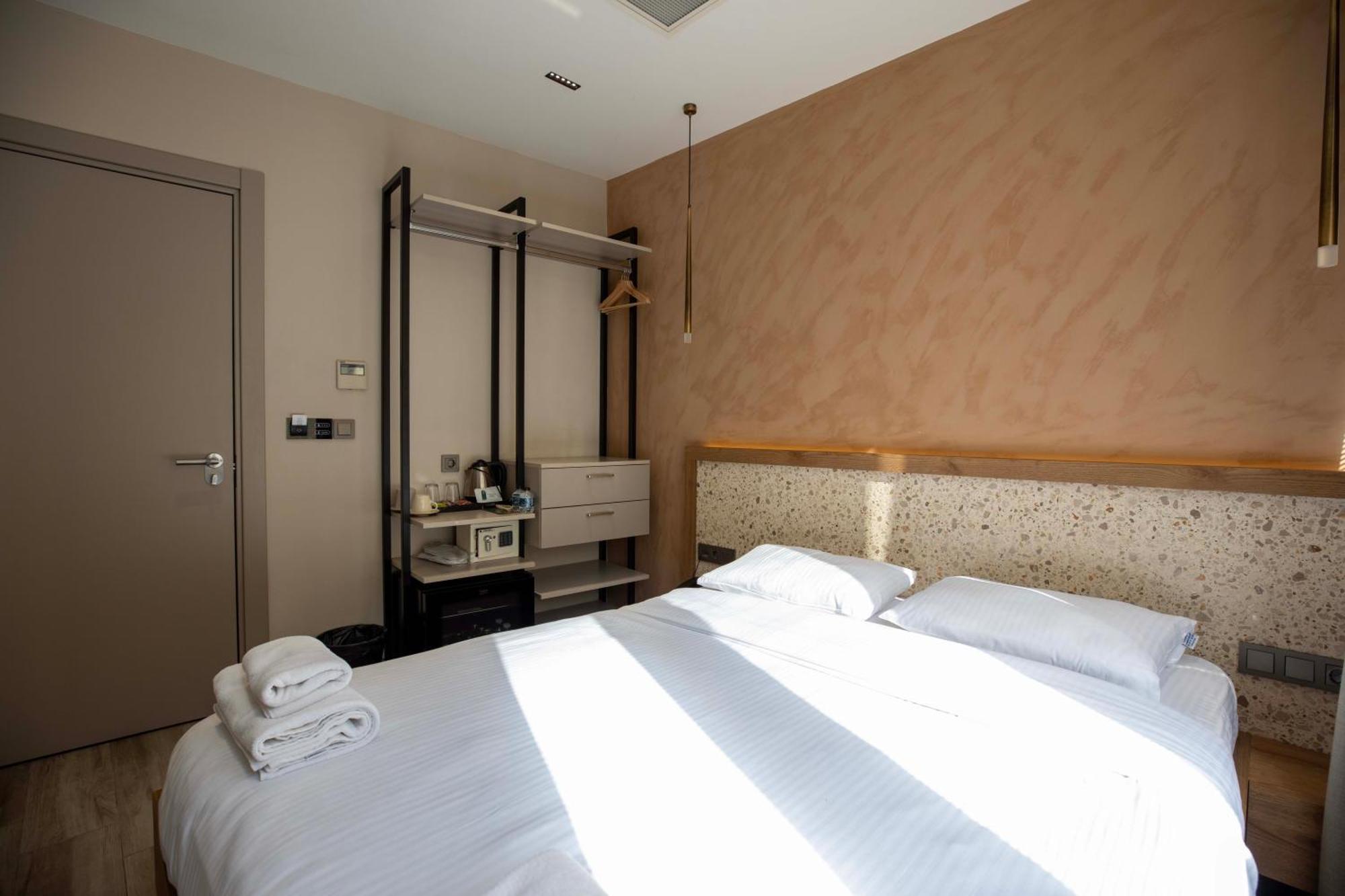 Hotel 21 *