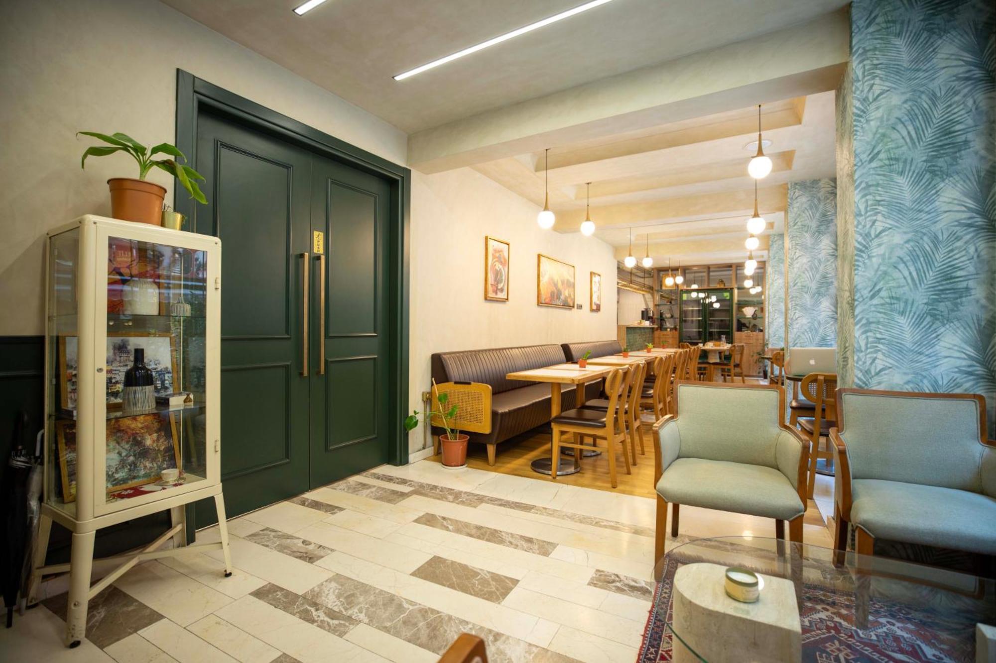 Hotel 21 *