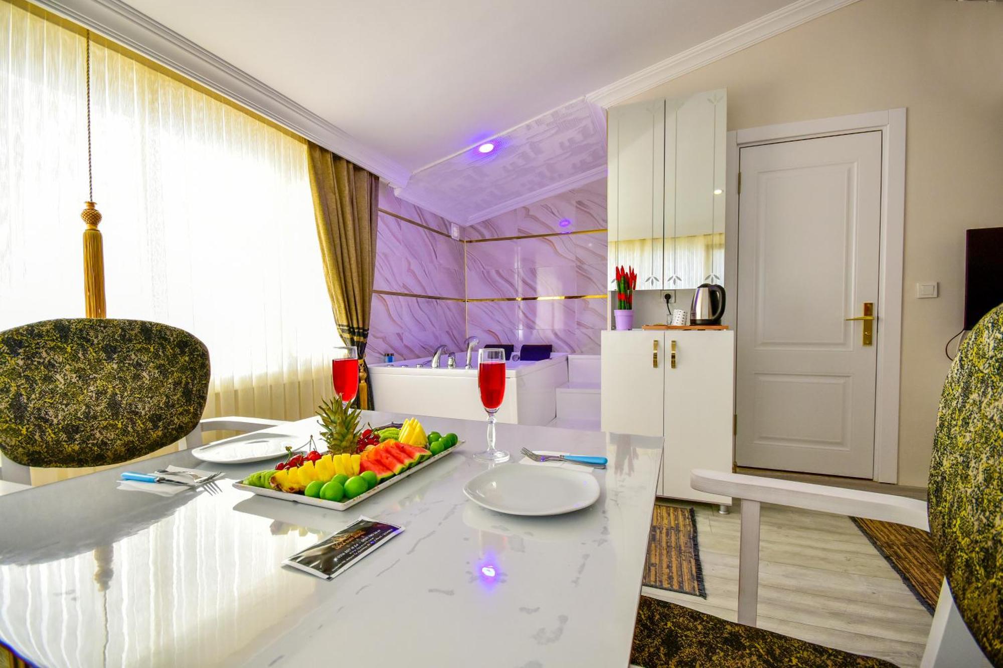 Hotel Loca Life Airport 3*