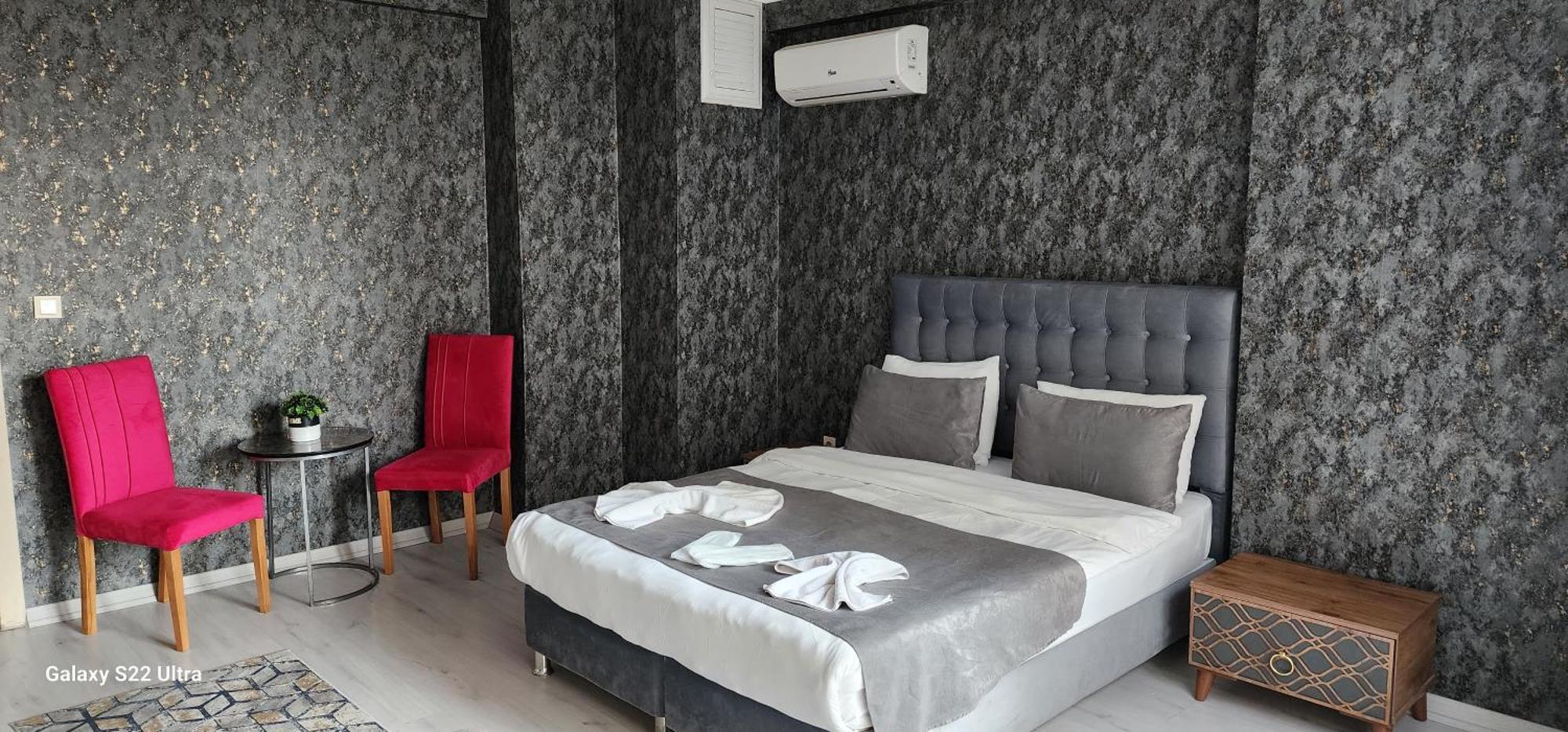 Taksim Royal & *