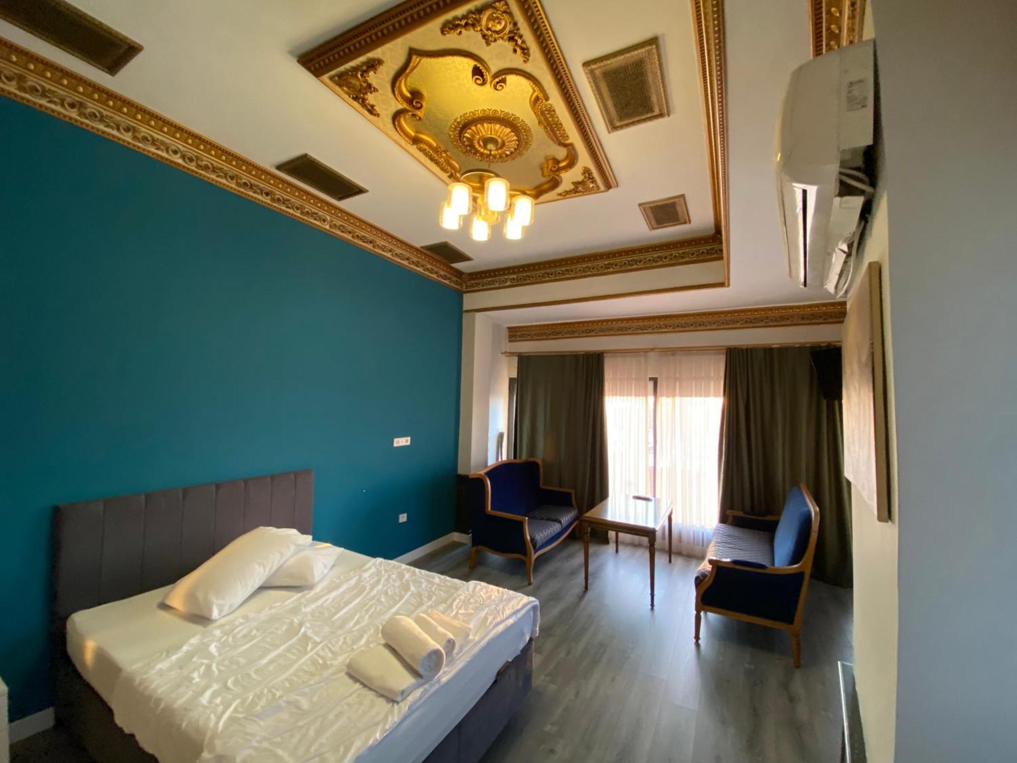 Yali Hotel *