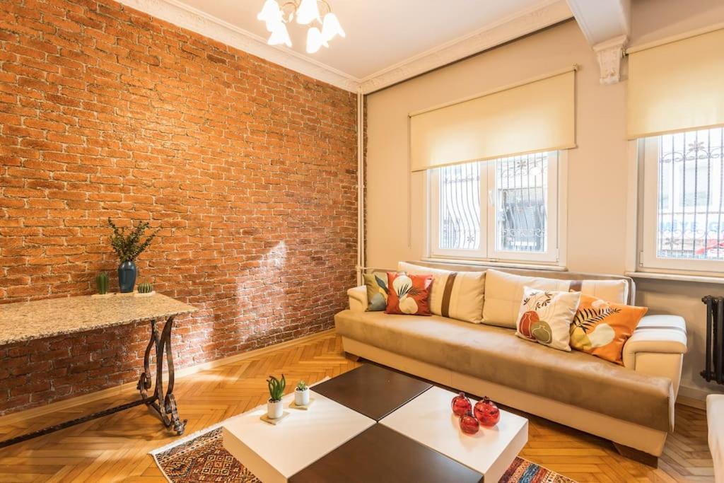 Apartment Luxury & Spacious 1br Near Cvk Bosphrous Taksim Istanbul