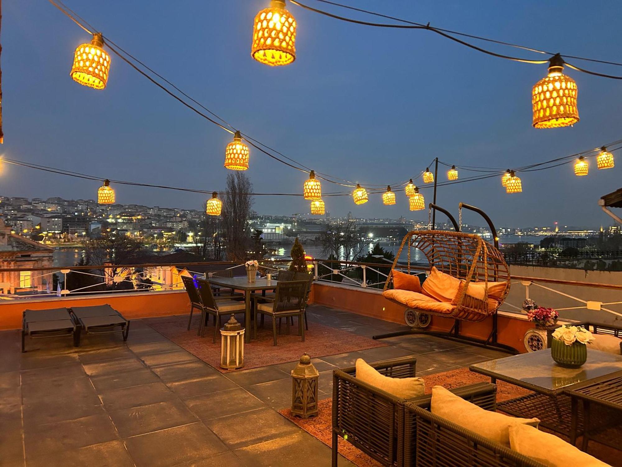 Waterfront By The Tram - Private Terrace With Dome & Golden Horn View In Fatih Tatil Evi *