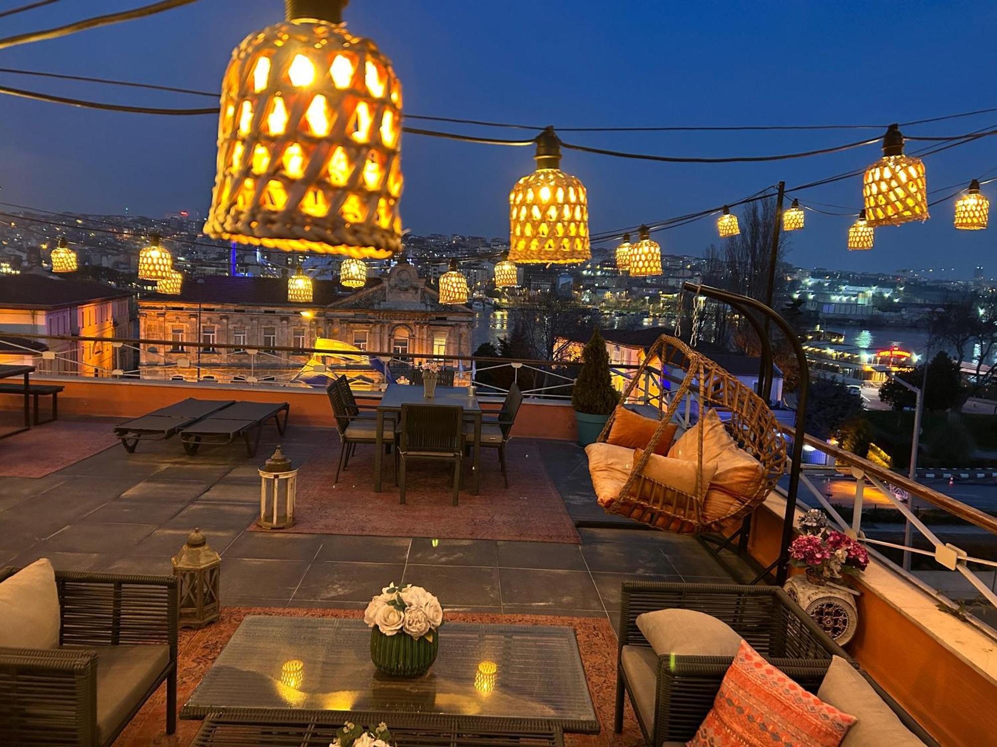 Waterfront By The Tram - Private Terrace With Dome & Golden Horn View In Fatih *