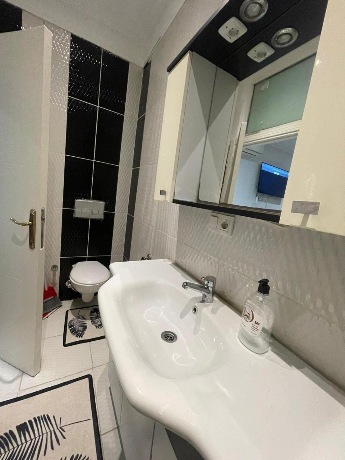 Taksim Square 2plus1 Big Flat On The Center With 2 Bathroom Apartment *