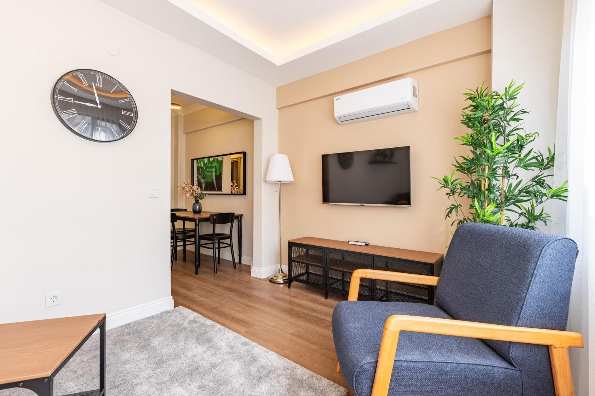 Kiztasi Apartments-orange And Blue Apartment