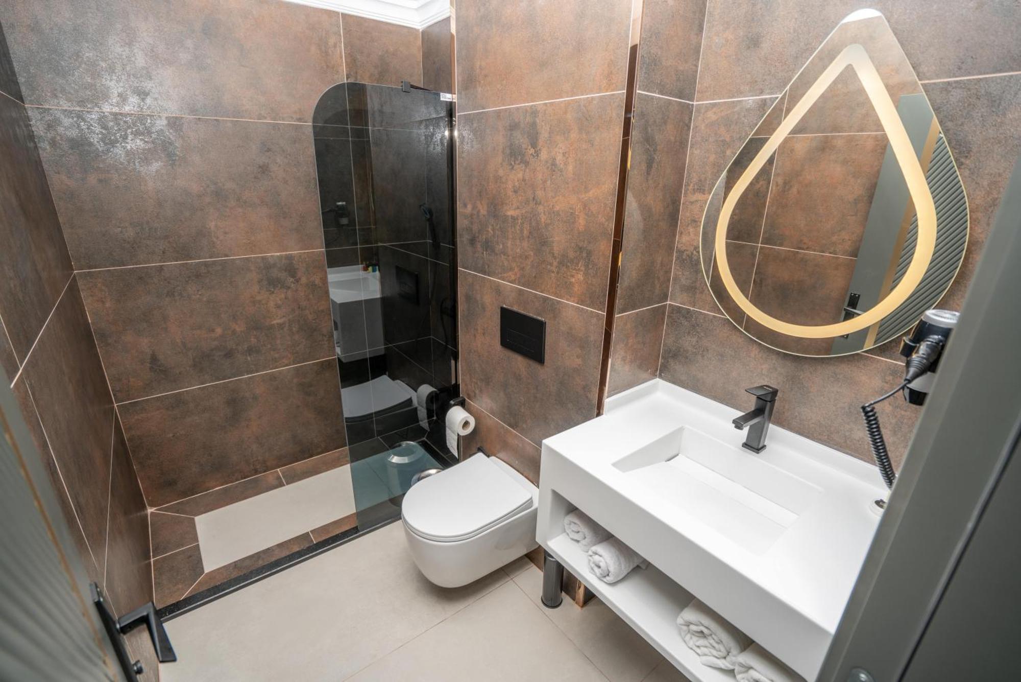 216 Ruby Hotel 4*