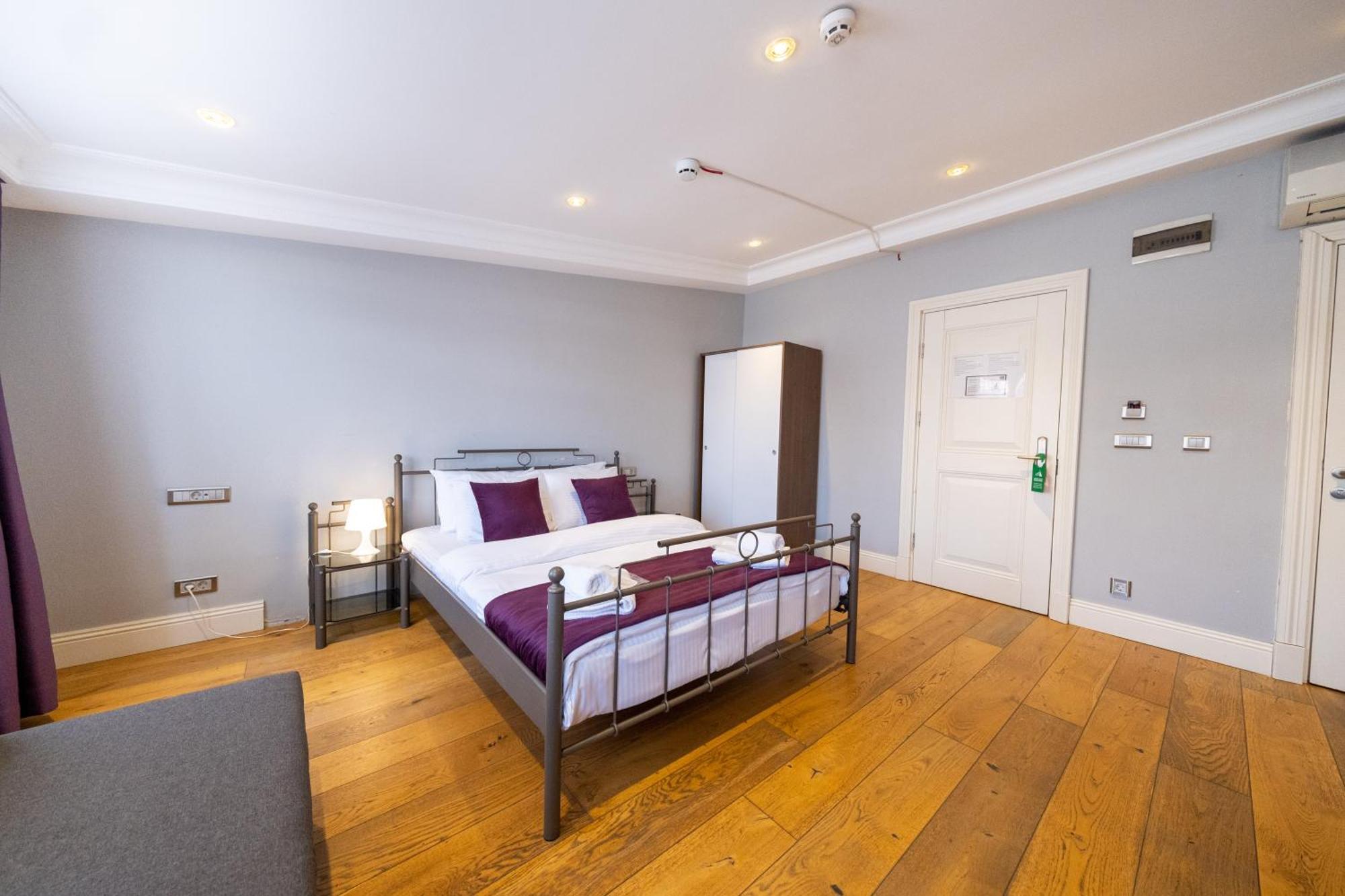 The Luxury Frame Suites