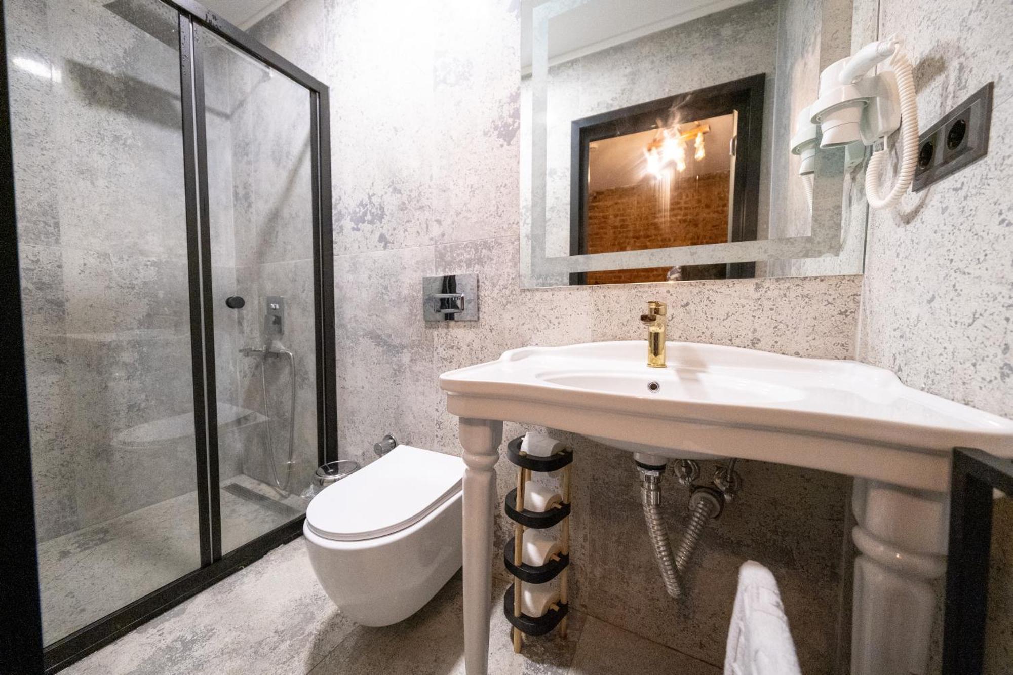 The Luxury Frame Suites *