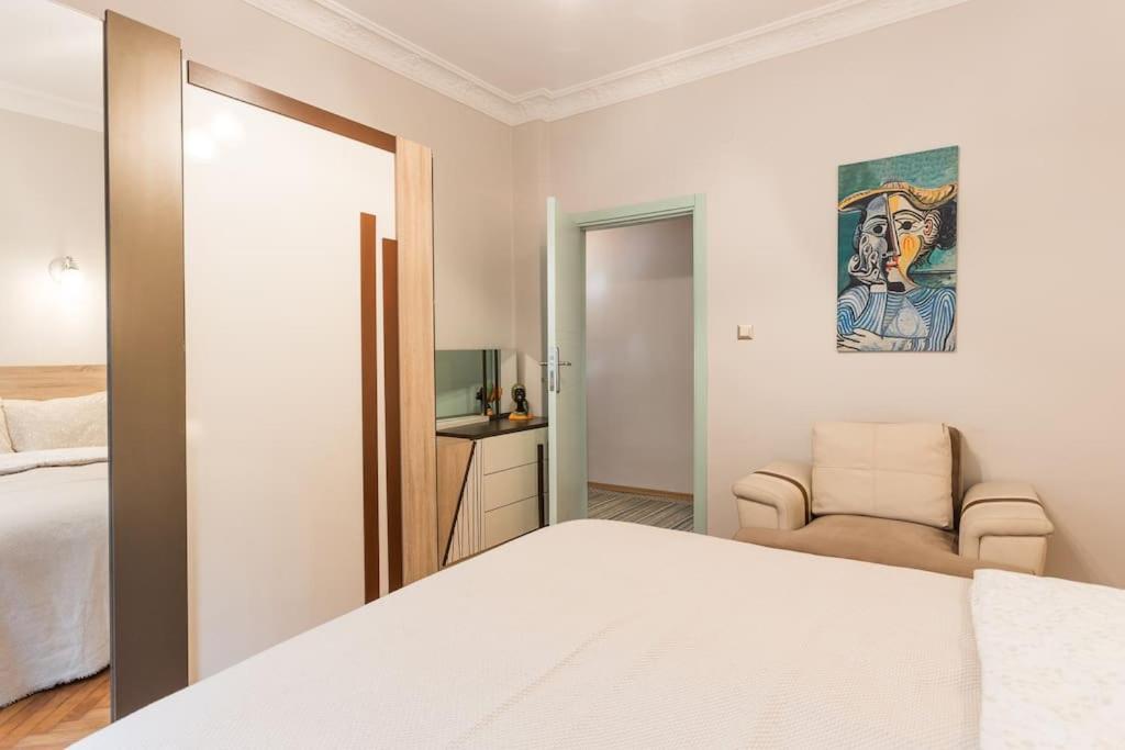 Luxury & Spacious 1br Near Cvk Bosphrous Taksim Apartment