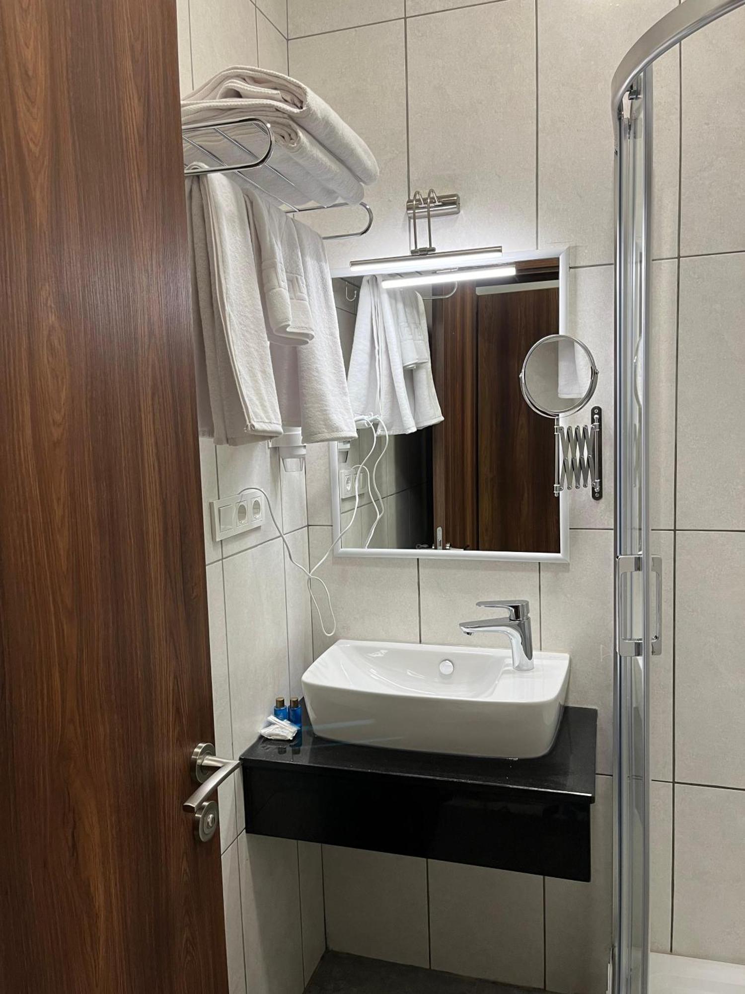 Andi Hotel