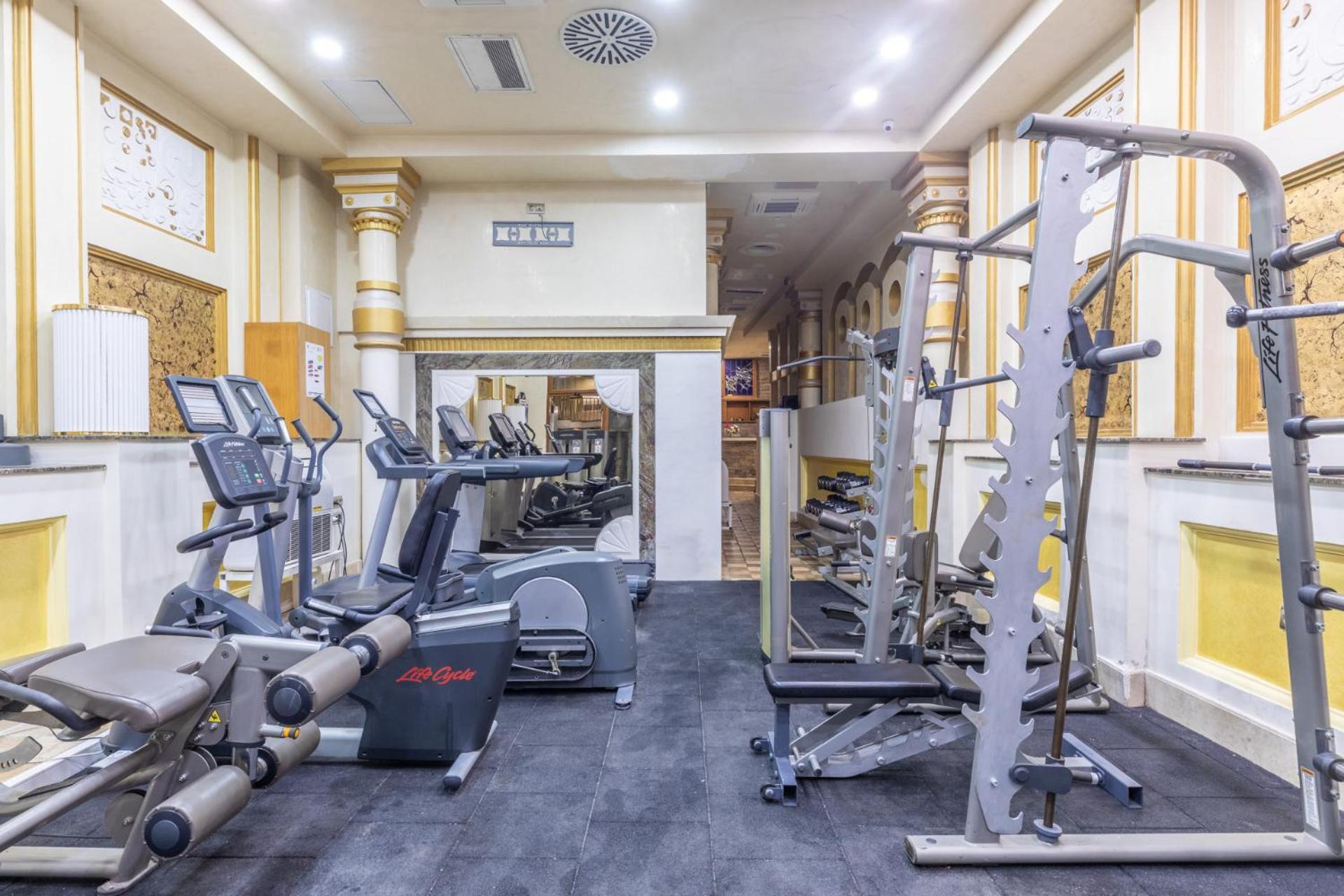 Wyndham Old Hotel 5*