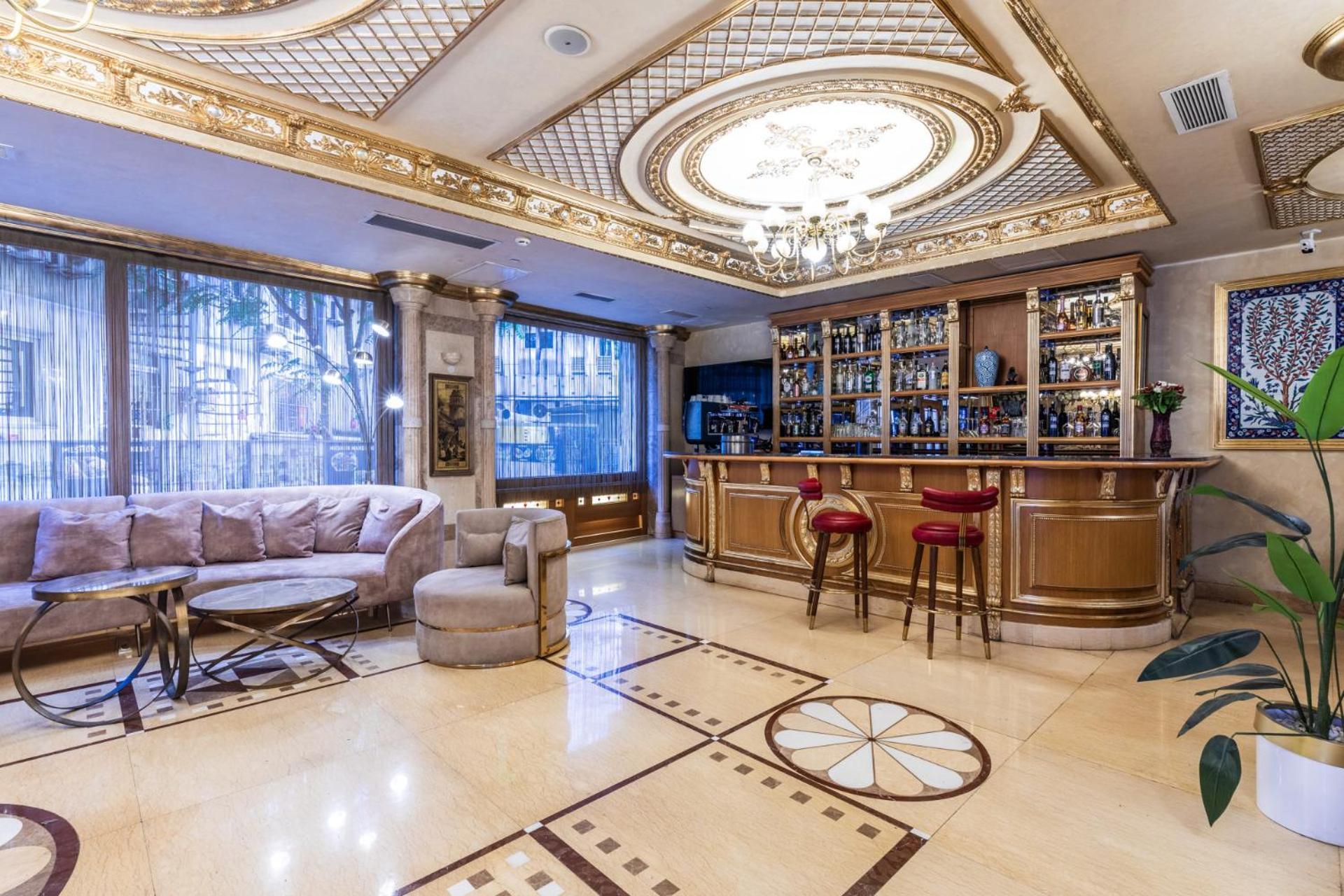 Wyndham Old Hotel 5*