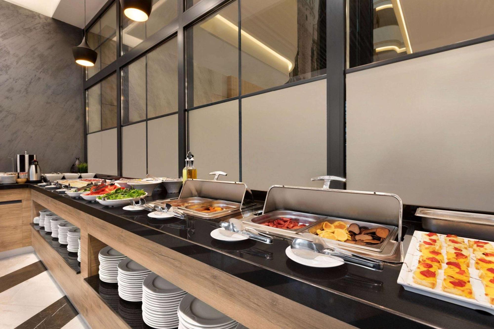 Ramada Encore By Wyndham Basin Express Hotel Istanbul