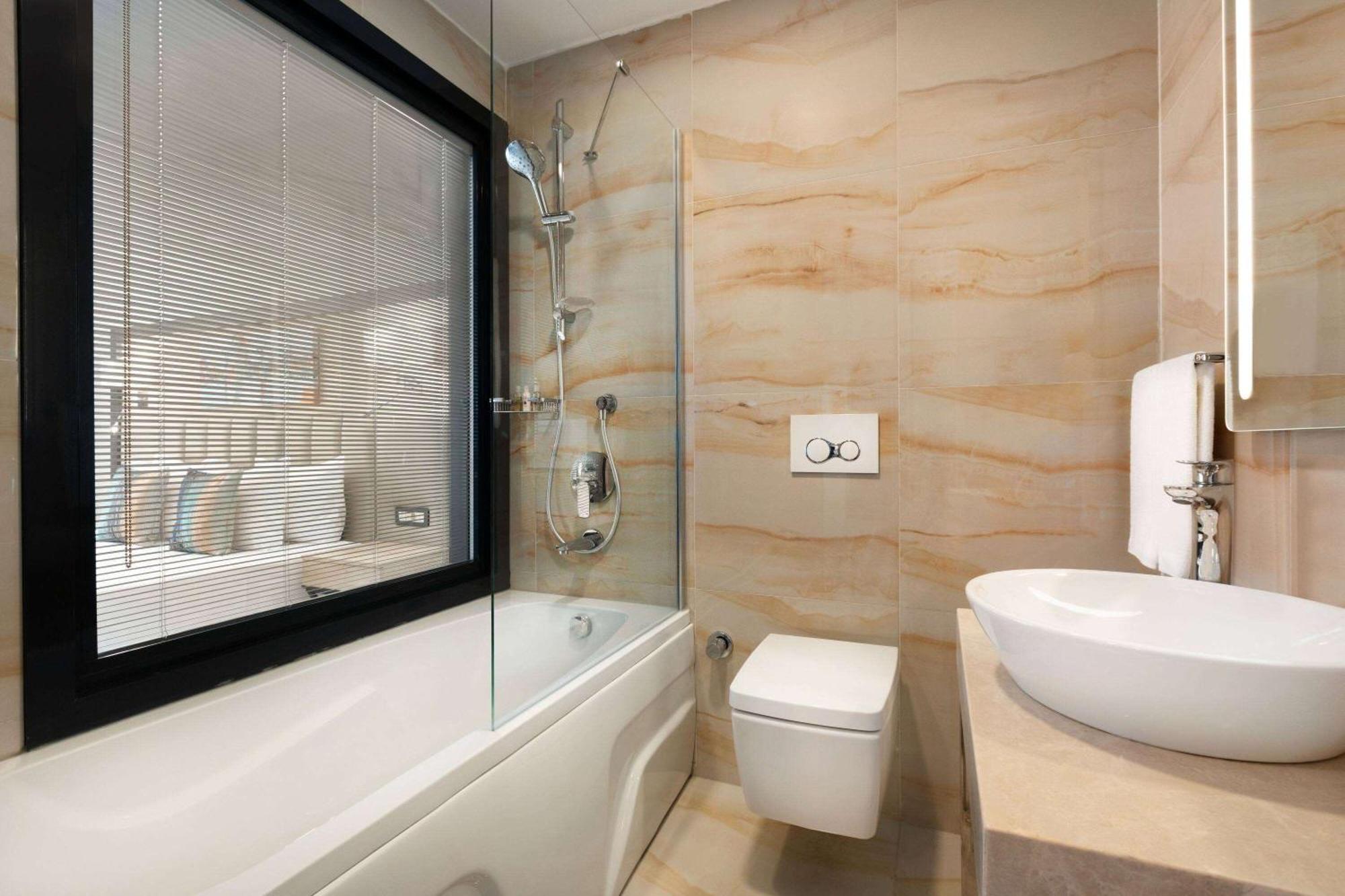 Ramada Encore By Wyndham Basin Express 4*