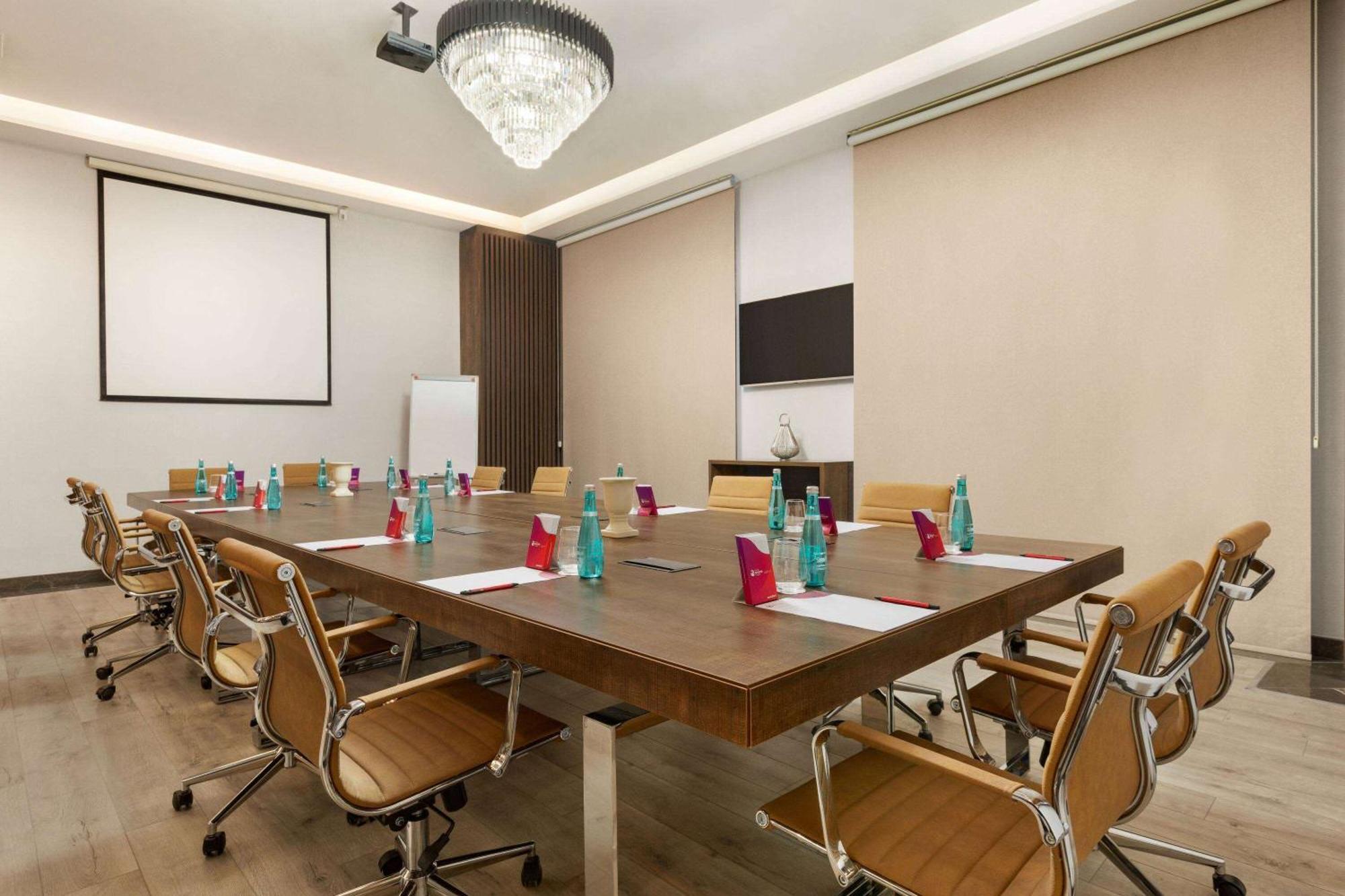 Ramada Encore By Wyndham Basin Express Hotel Istanbul