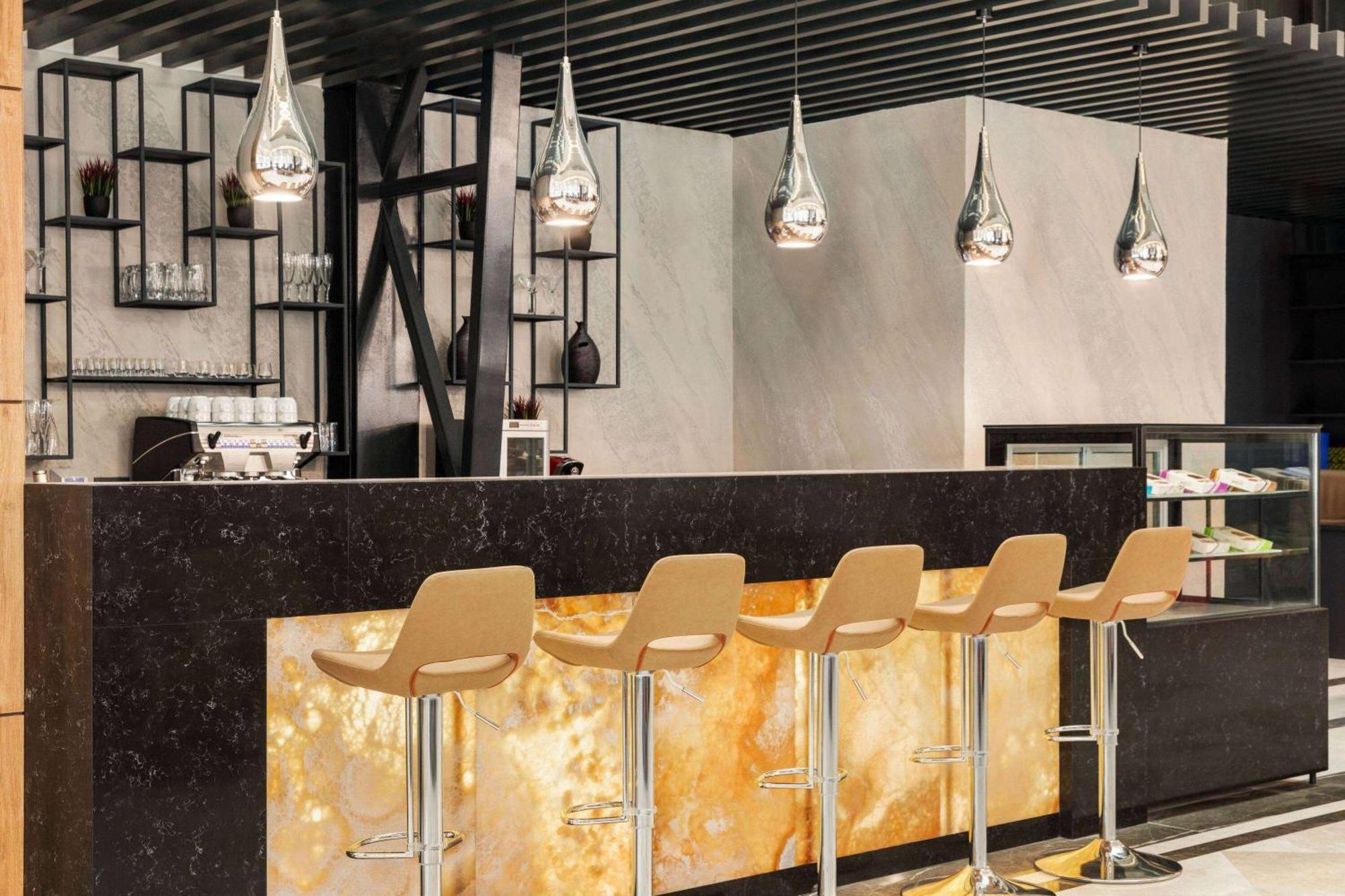 Ramada Encore By Wyndham Basin Express Hotel