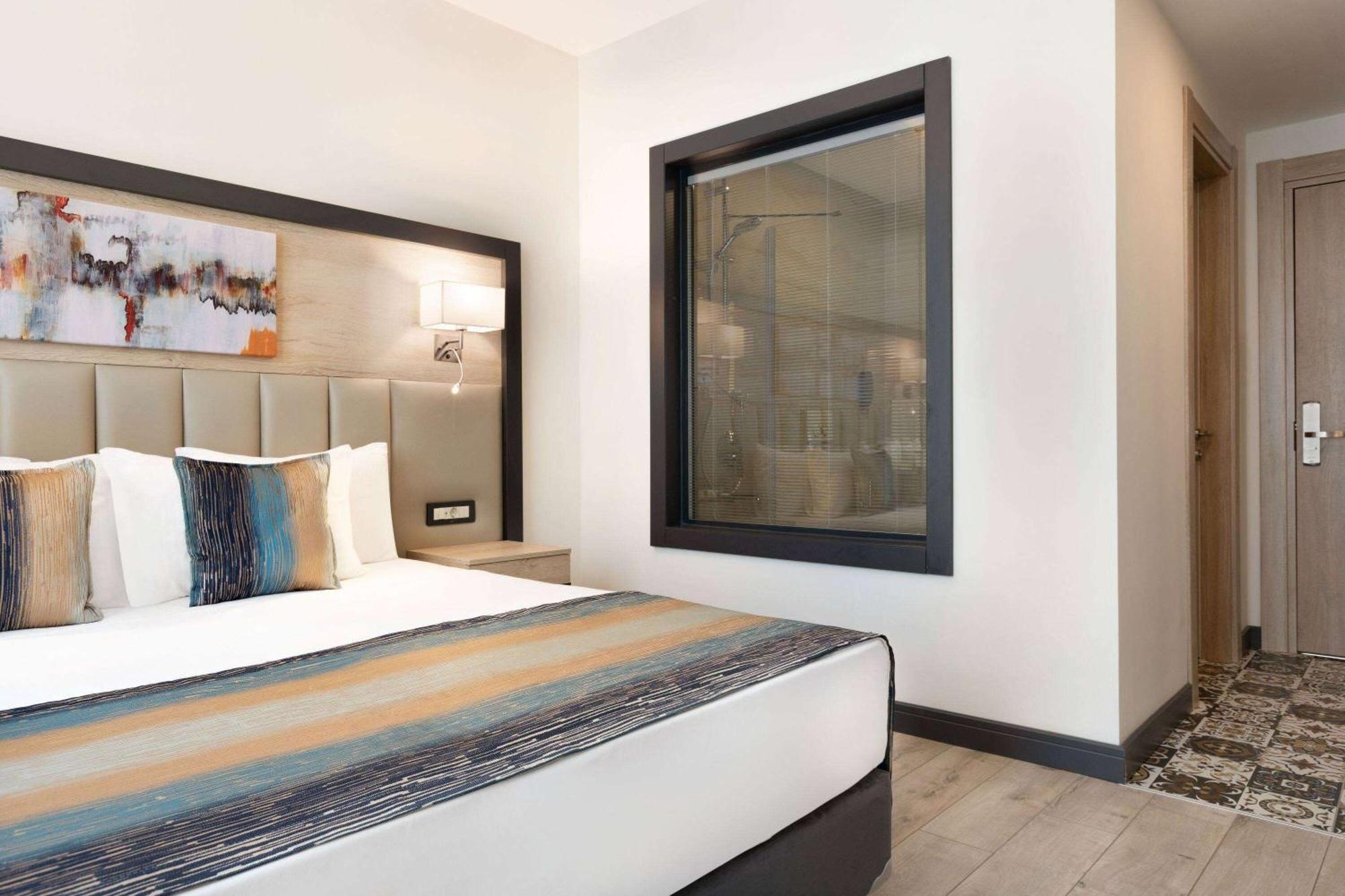 Ramada Encore By Wyndham Basin Express 4*