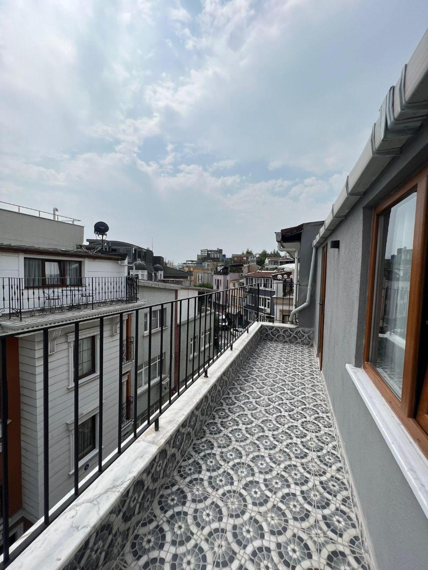 Lynda Hotel