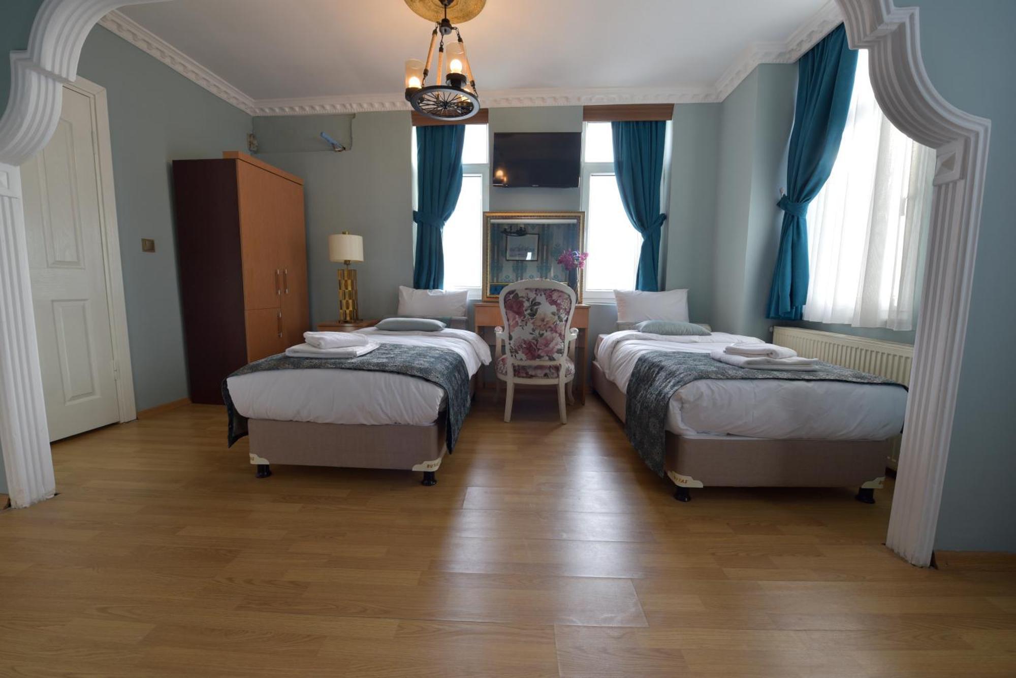 Hotel Golden Palace Sea View 3*