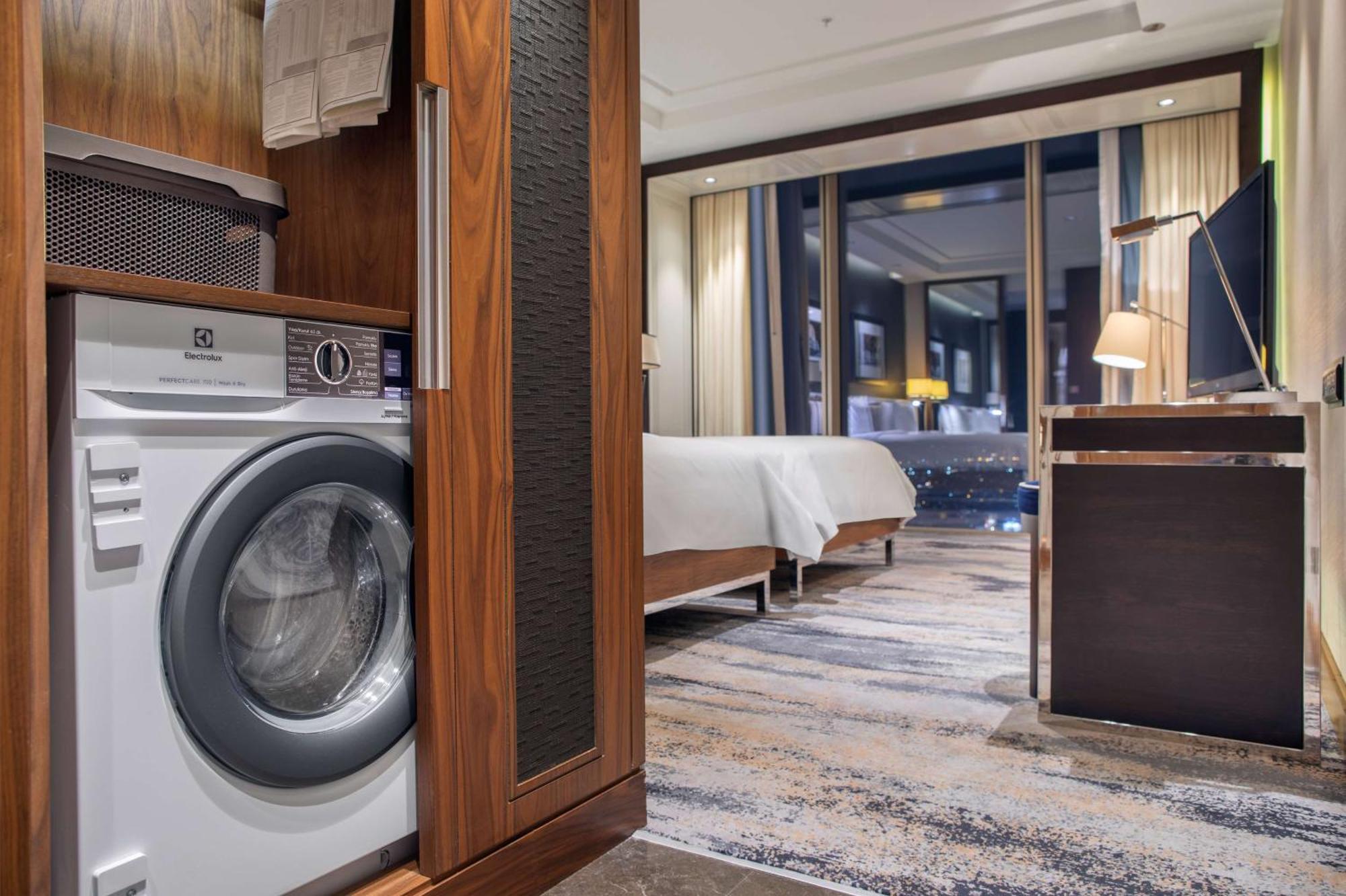 Hilton Bomonti 5*