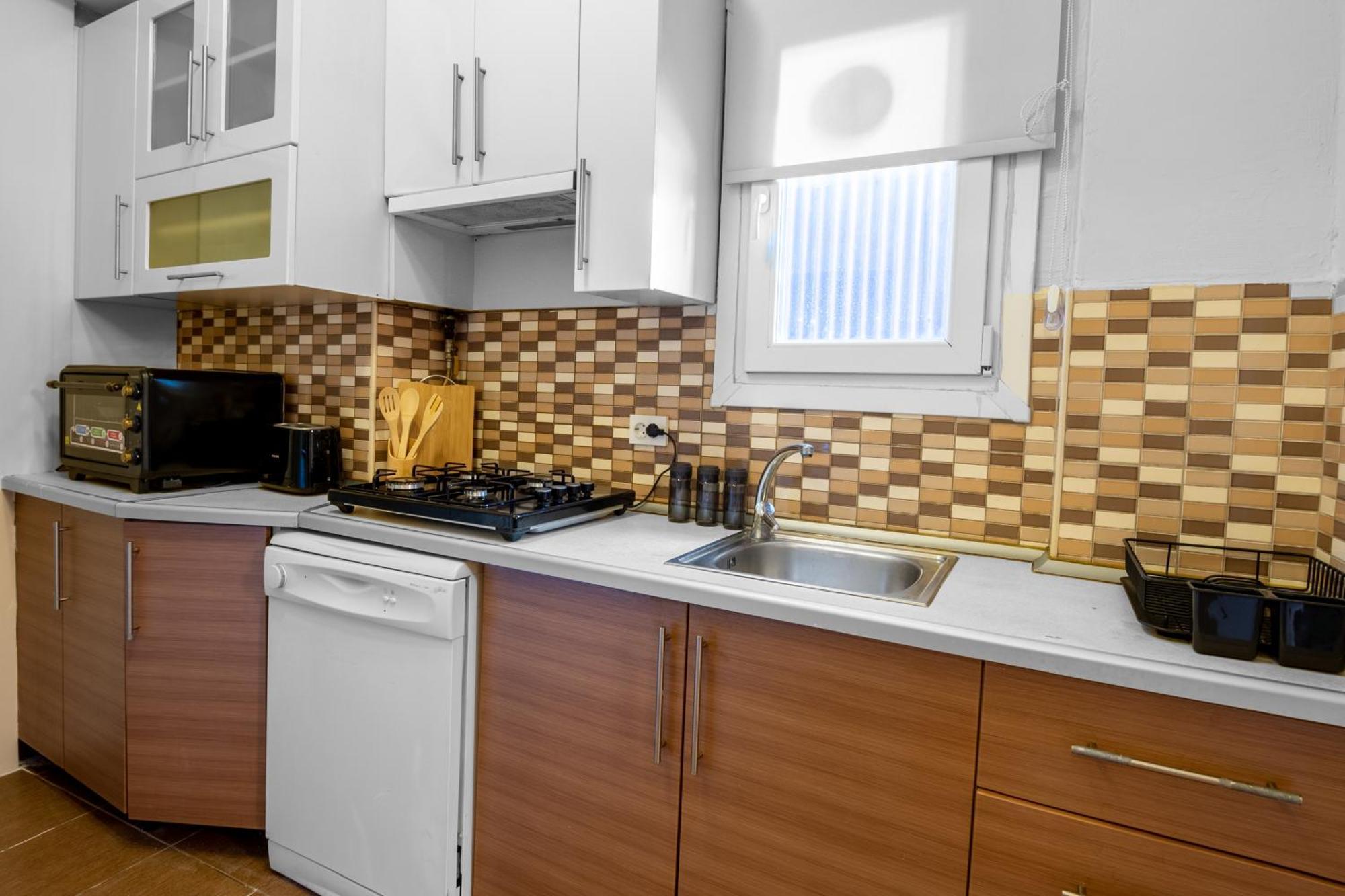 Fully Equipped & Modern Designed Spectacular 3br Apartment *