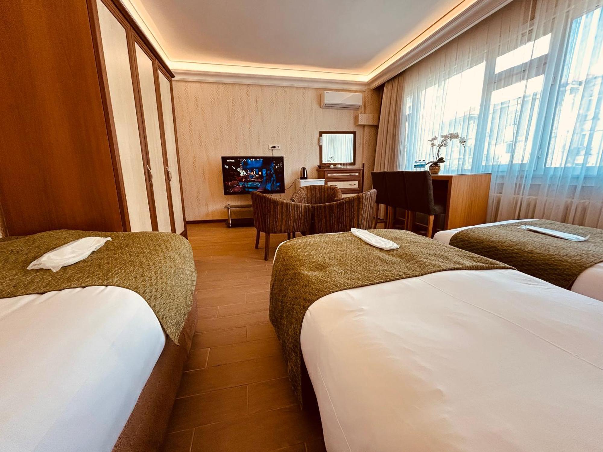 Lily Hotel