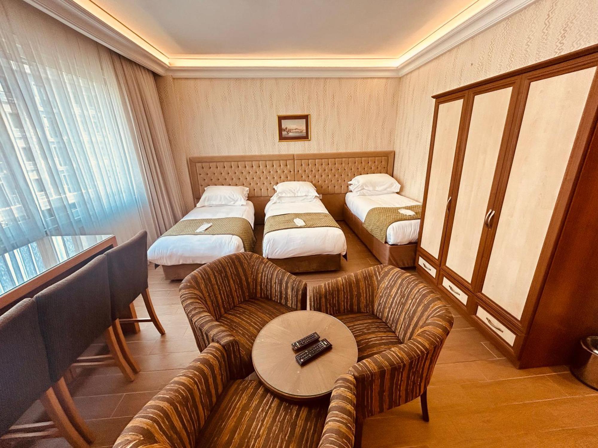 Lily Hotel